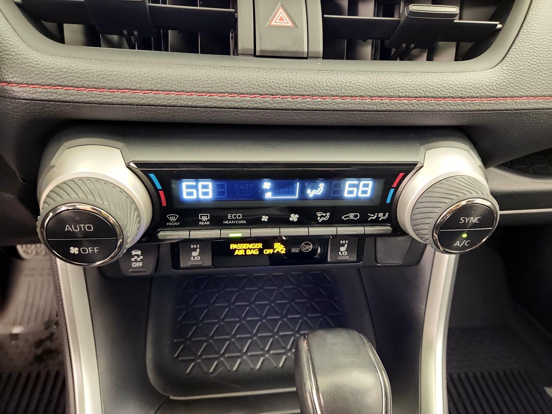 Thumbnail: 2021 Toyota RAV4 - 16
