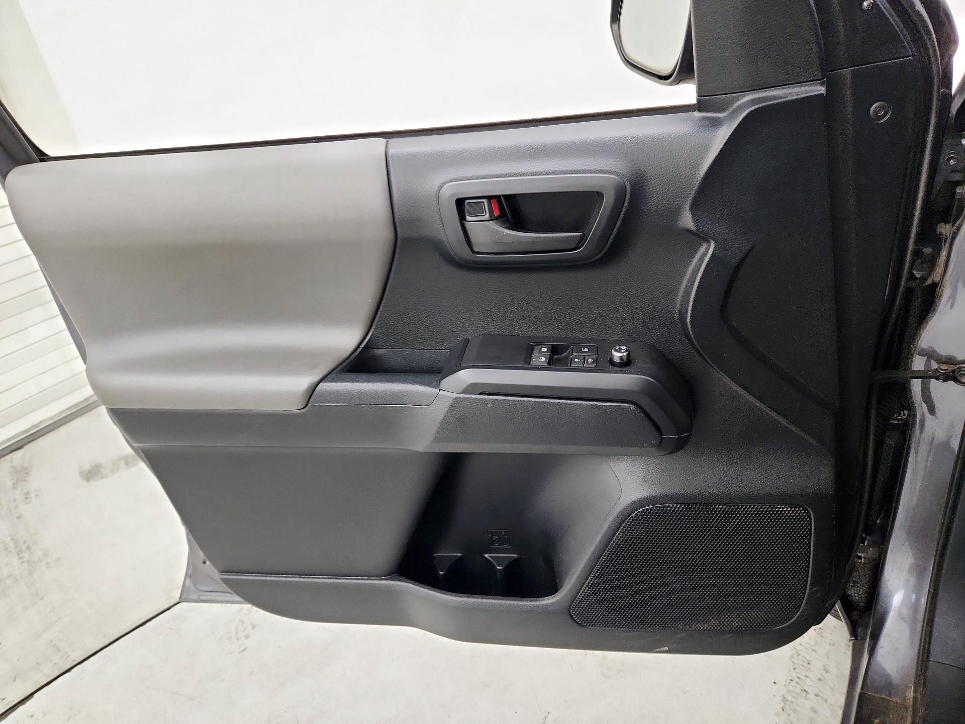 Thumbnail: 2017 Toyota Tacoma - 12