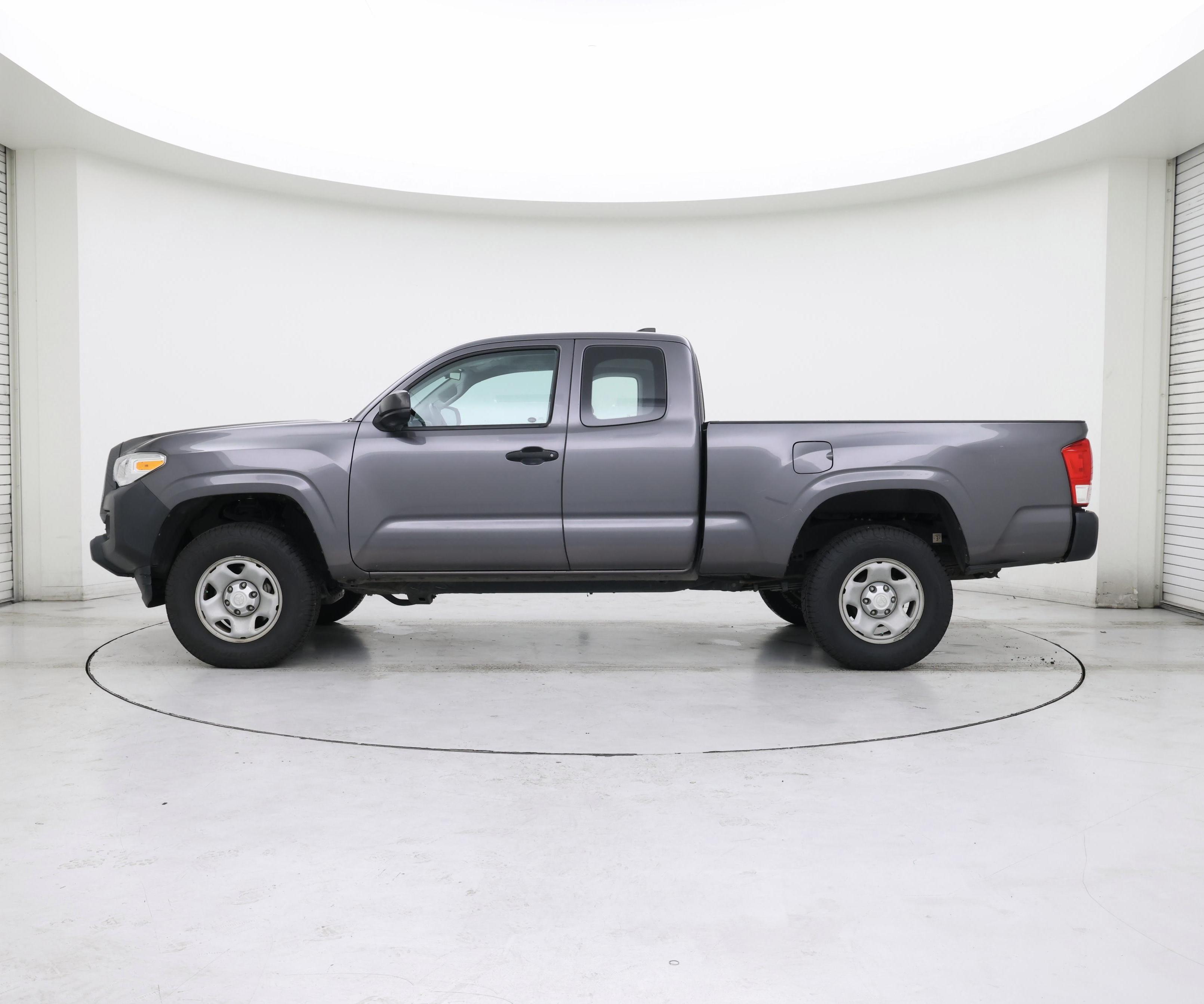 Thumbnail: 2017 Toyota Tacoma - 3