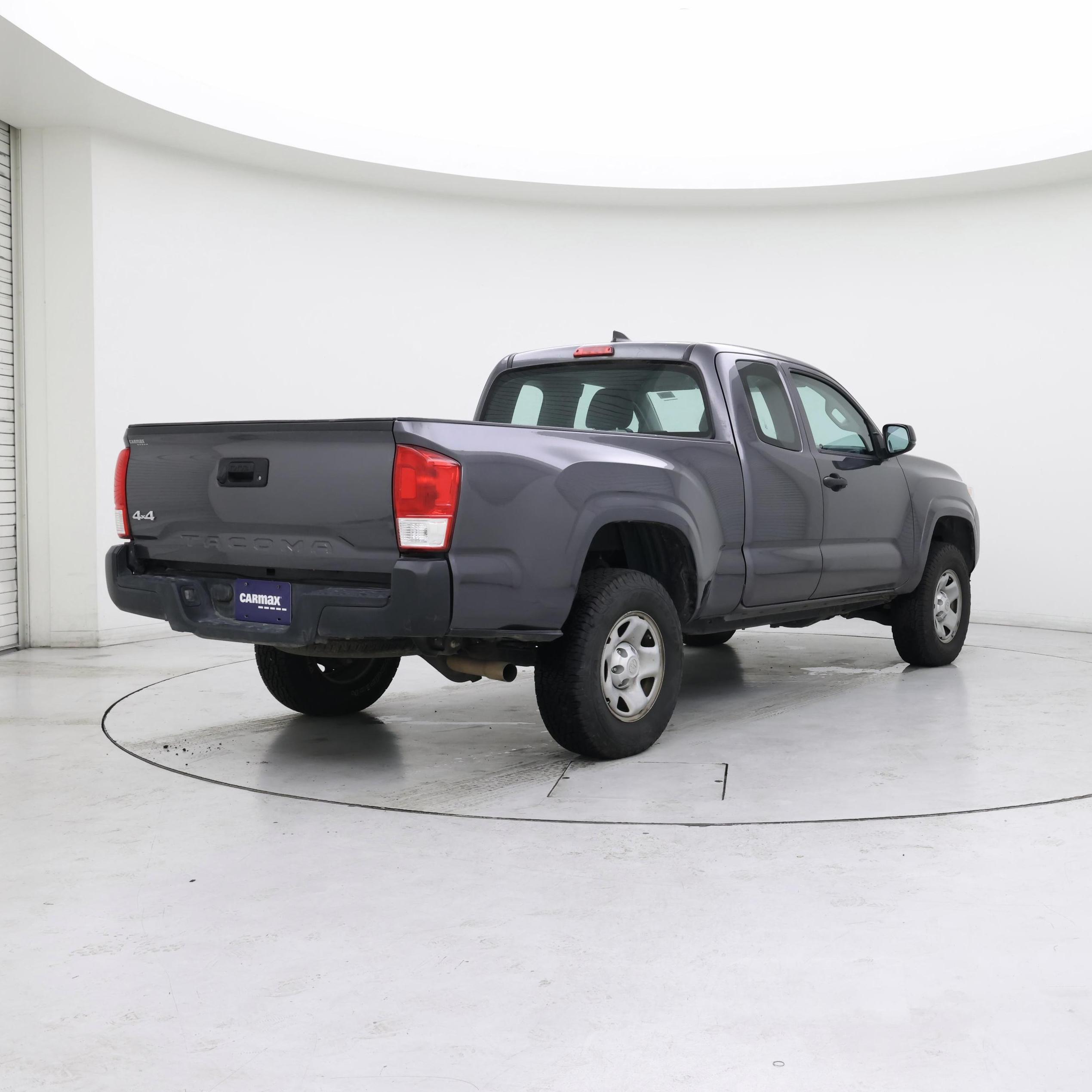 Thumbnail: 2017 Toyota Tacoma - 8