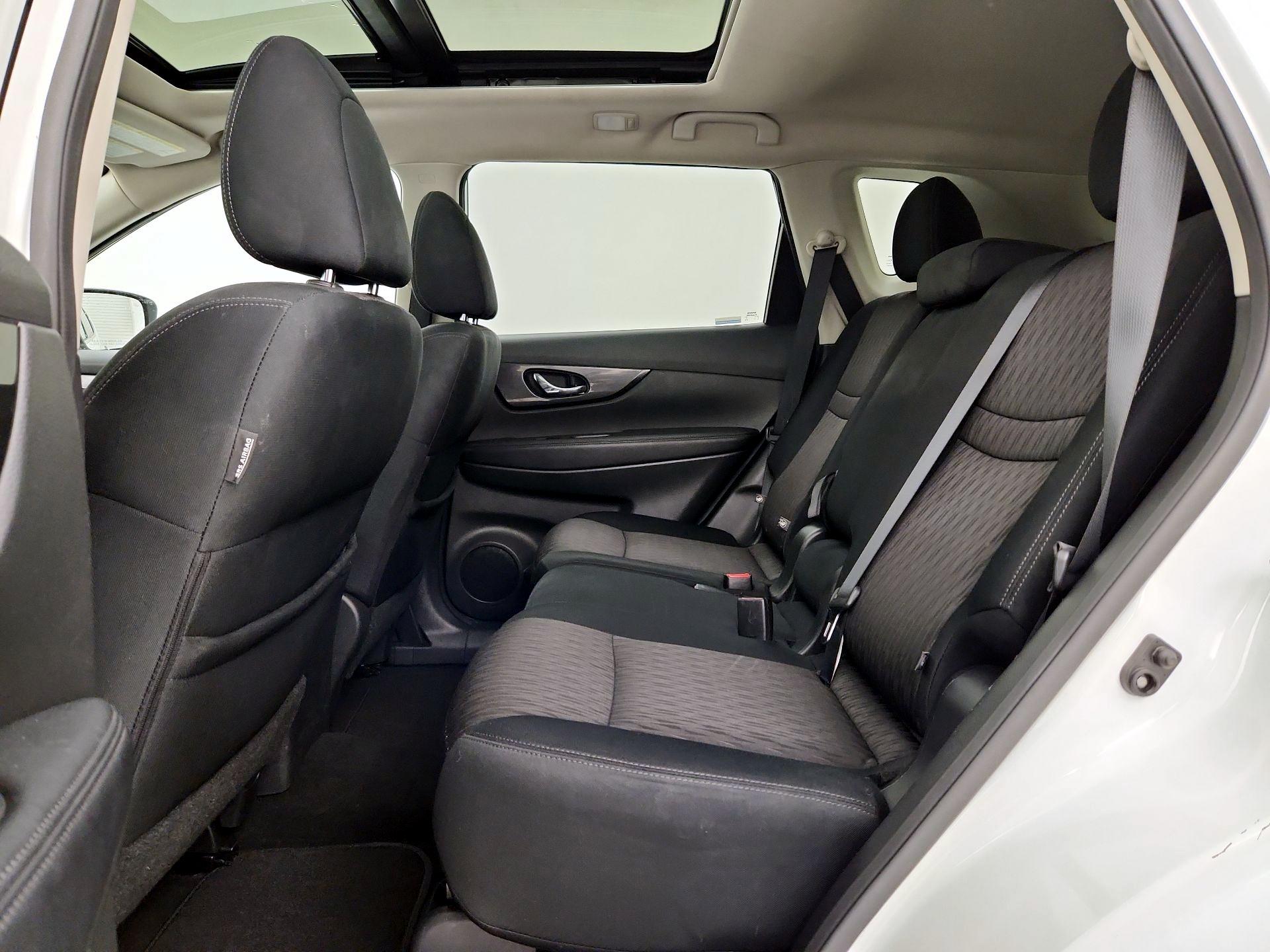 Thumbnail: 2017 Nissan Rogue - 20
