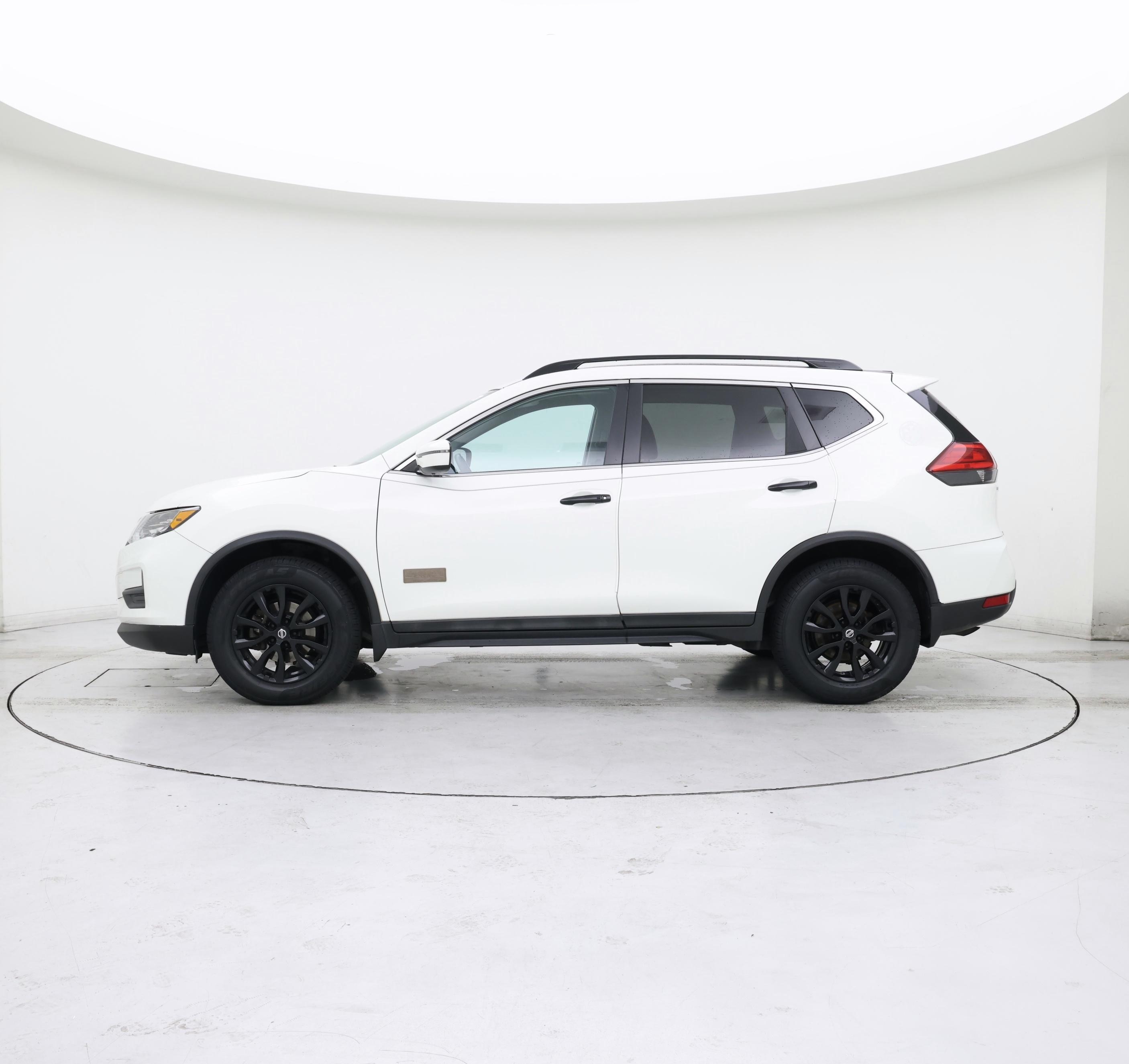 Thumbnail: 2017 Nissan Rogue - 3