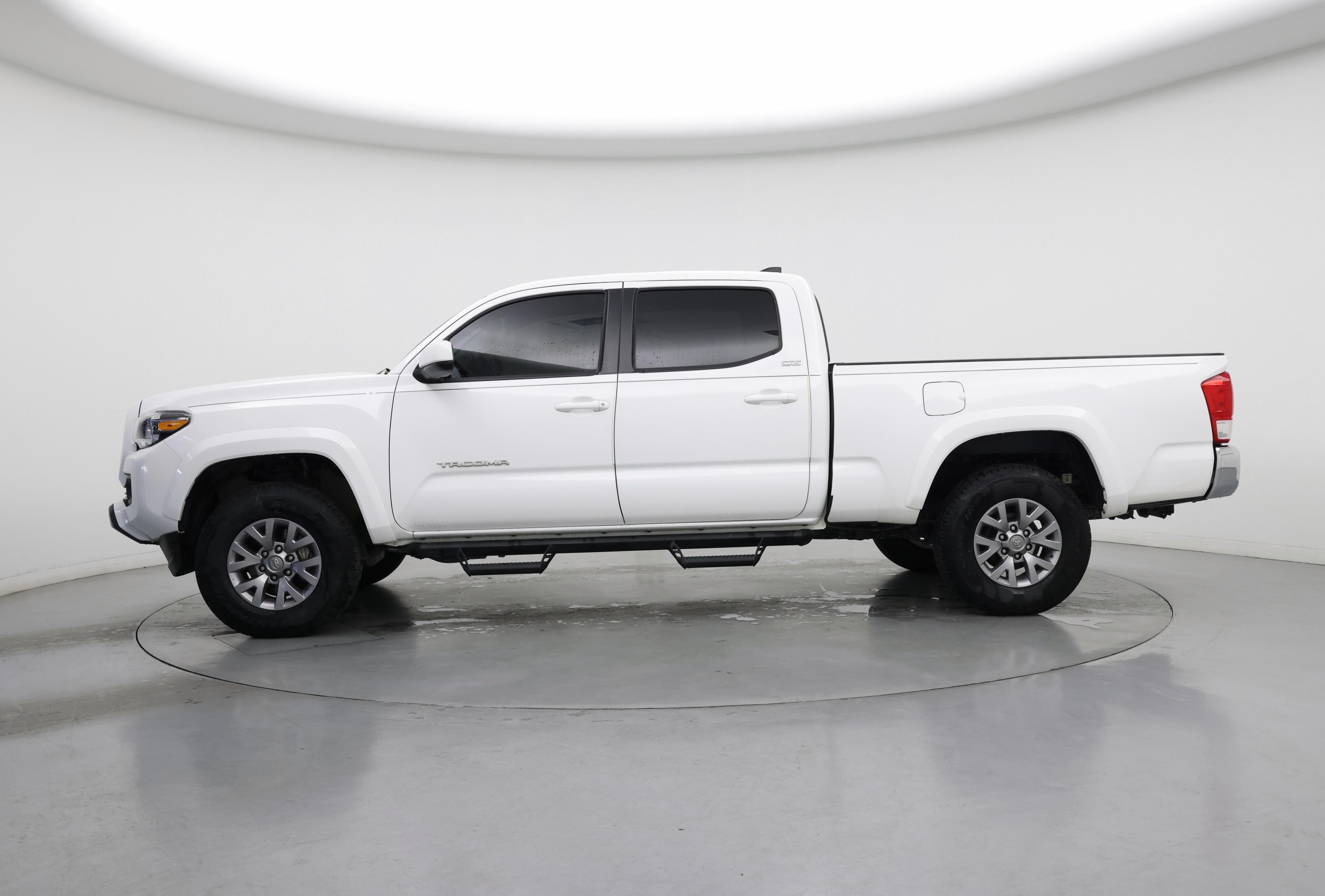 Thumbnail: 2017 Toyota Tacoma - 3