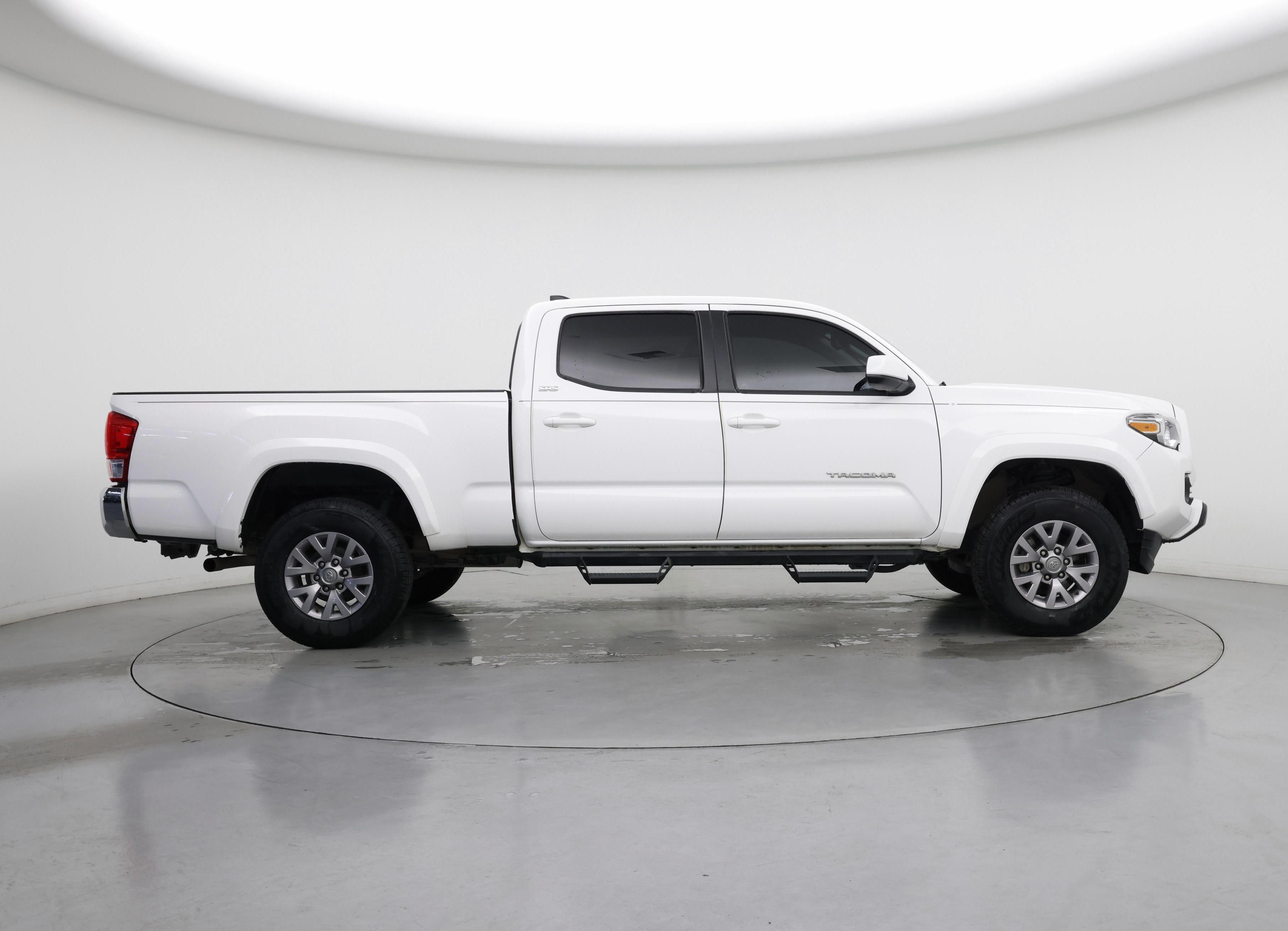 Thumbnail: 2017 Toyota Tacoma - 7