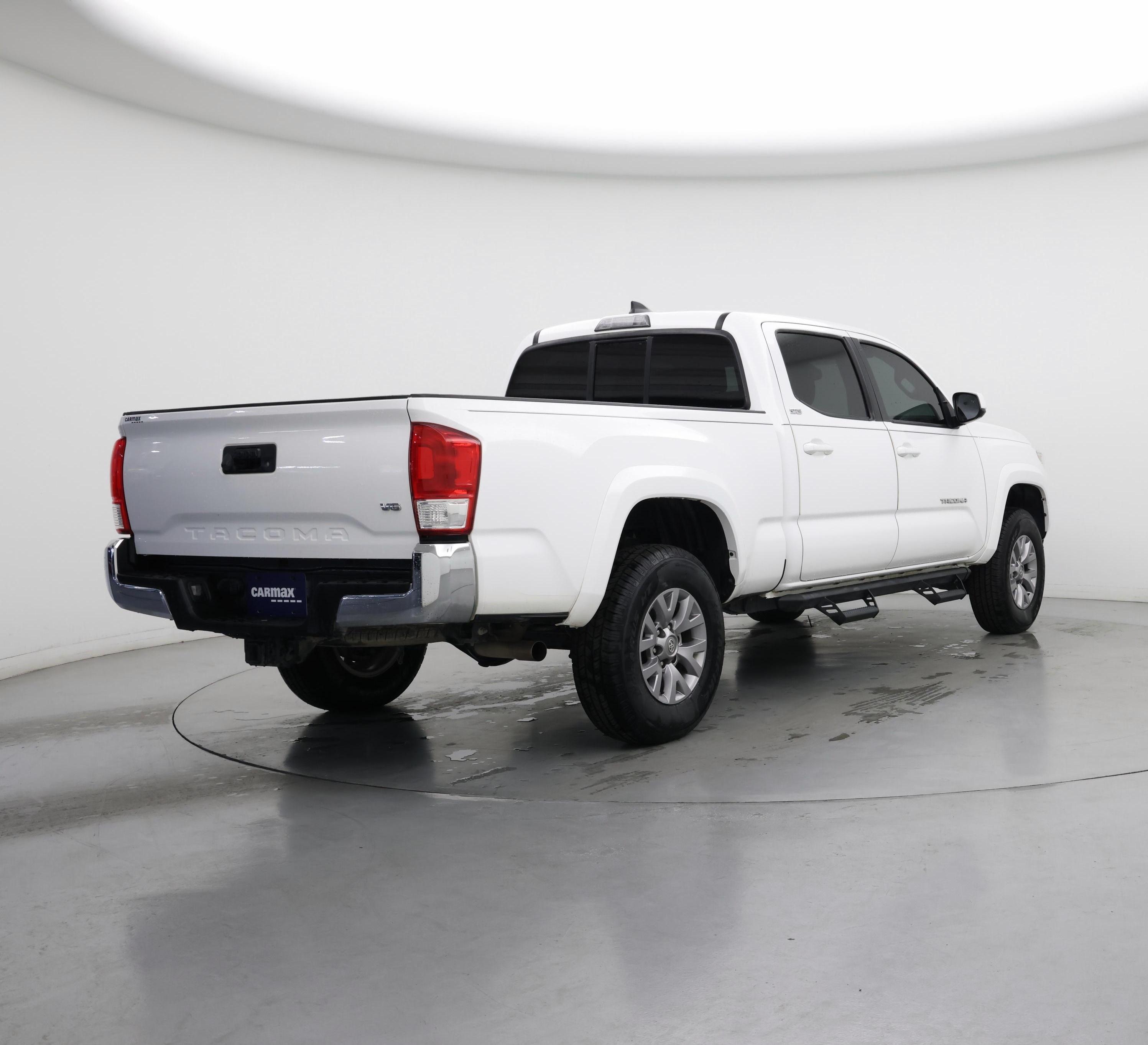 Thumbnail: 2017 Toyota Tacoma - 8