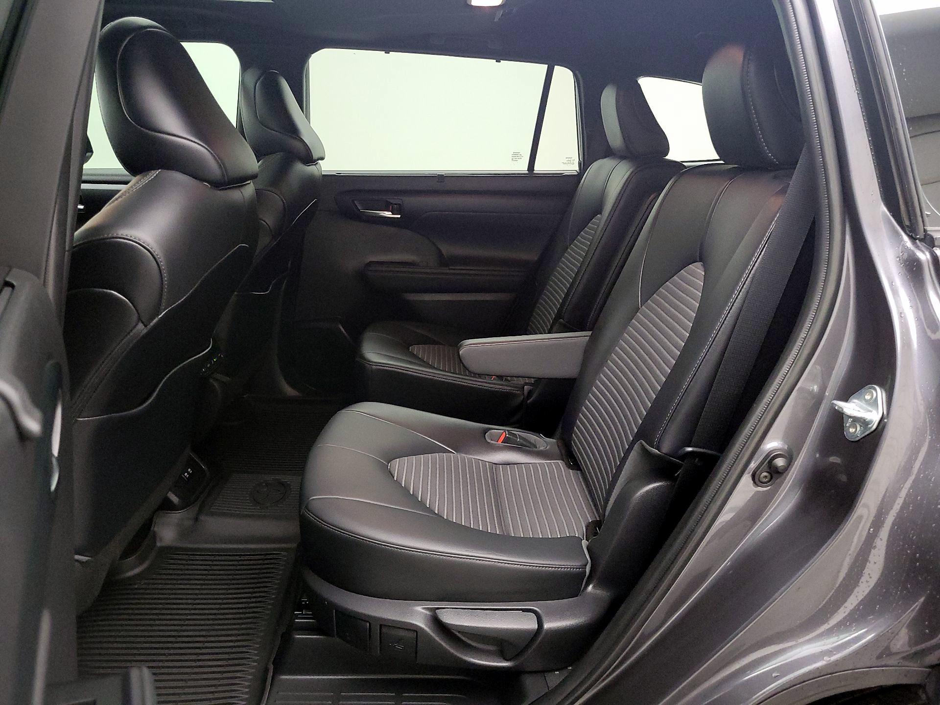 Thumbnail: 2021 Toyota Highlander - 20