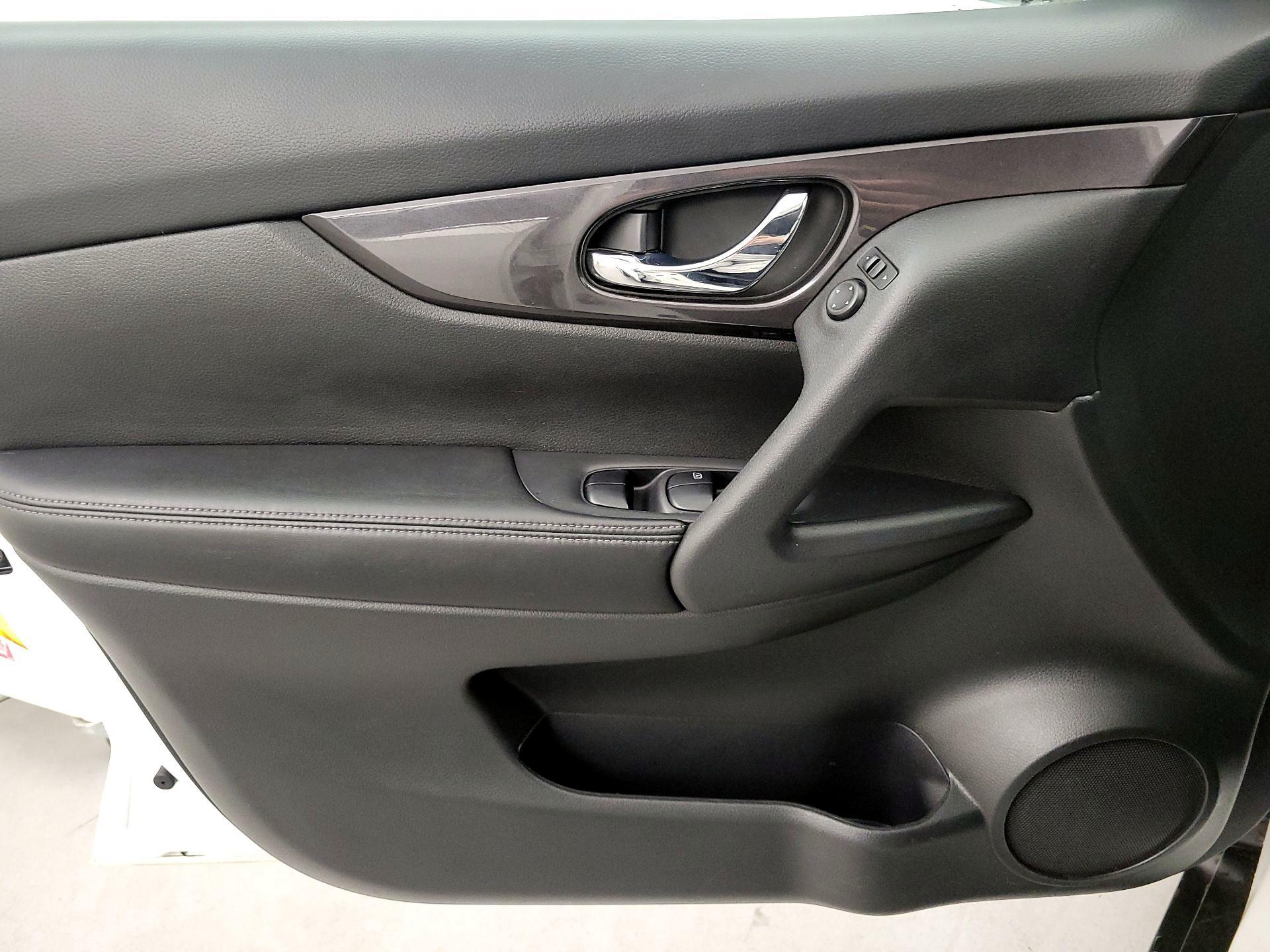 Thumbnail: 2018 Nissan Rogue - 12