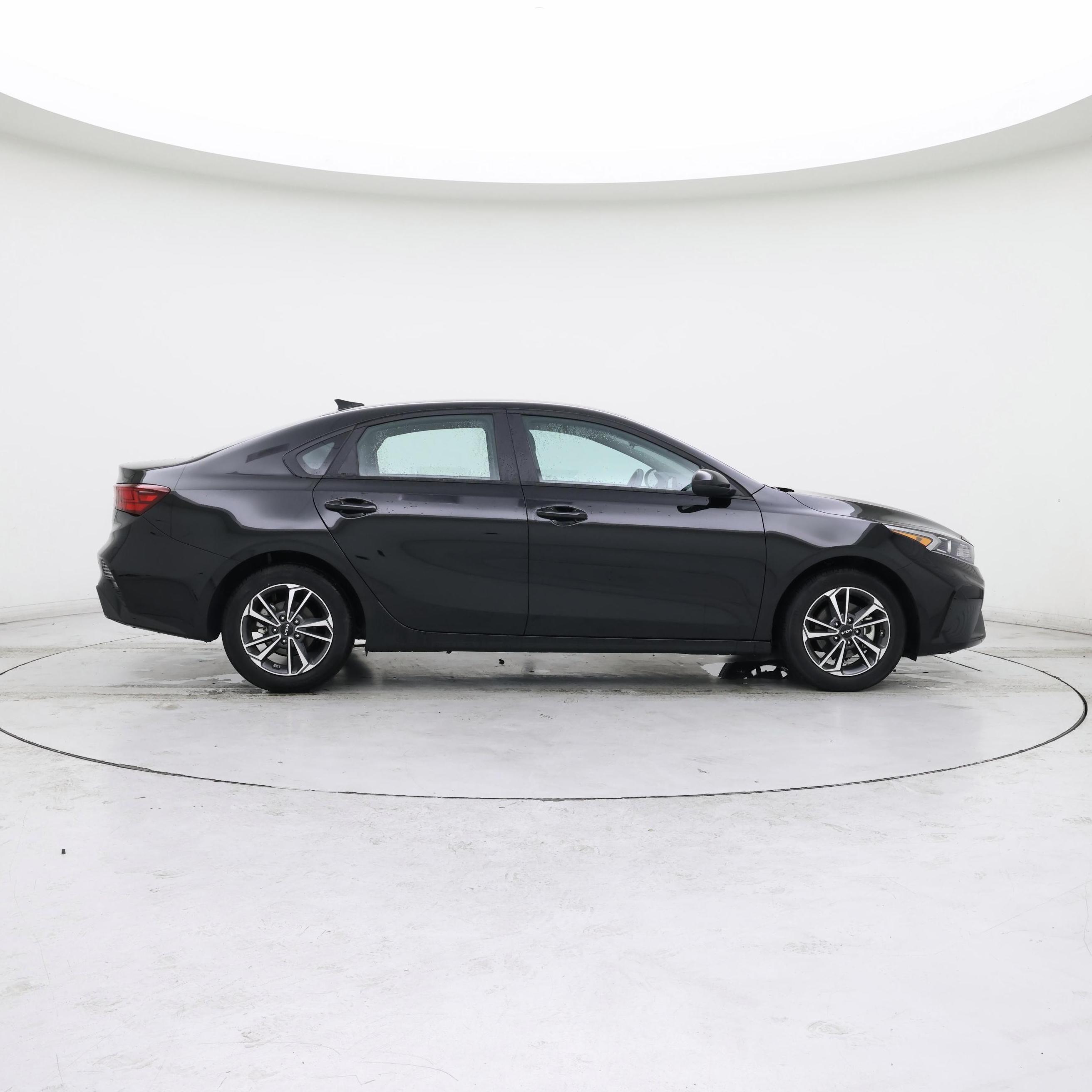 Thumbnail: 2024 Kia Forte - 7
