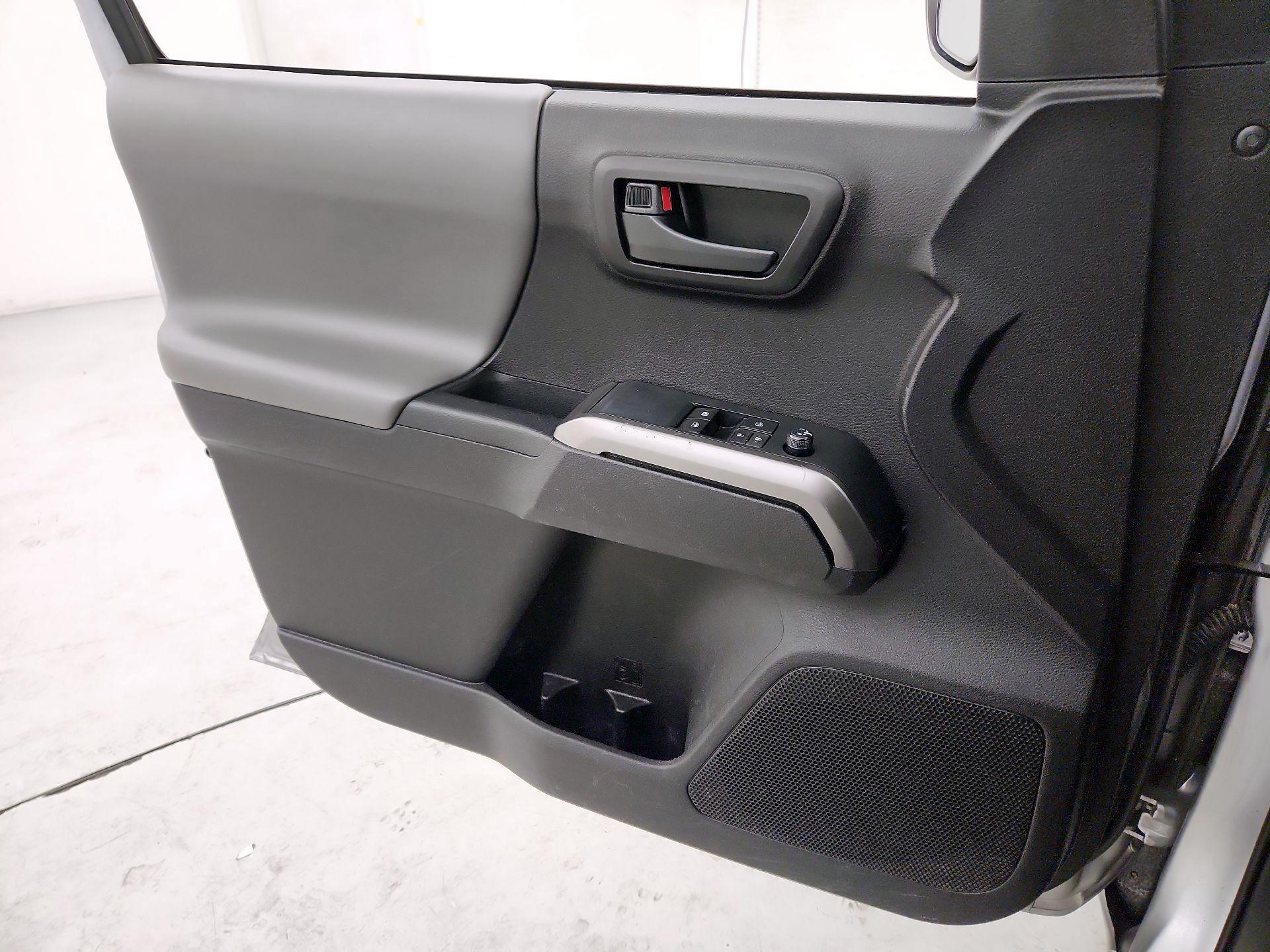 Thumbnail: 2021 Toyota Tacoma - 12