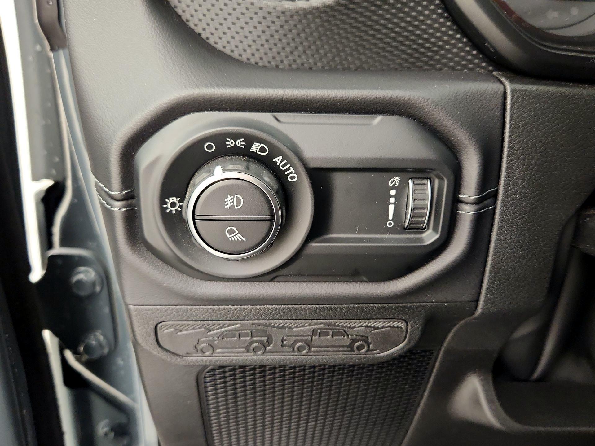 Thumbnail: 2025 Jeep Gladiator - 13