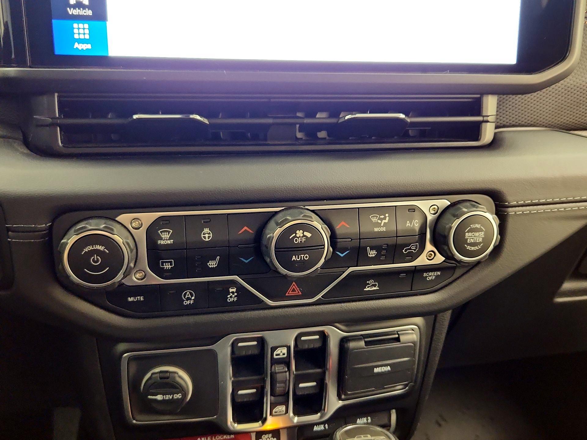 Thumbnail: 2025 Jeep Gladiator - 16