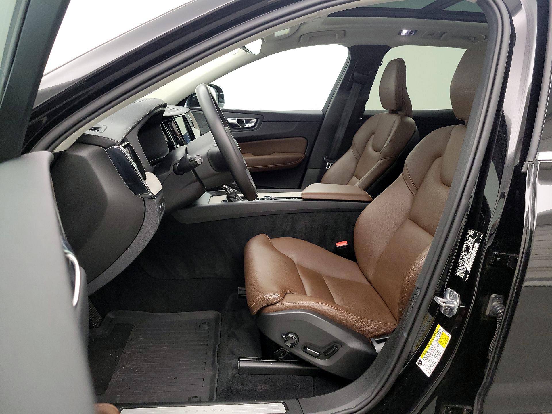 Thumbnail: 2020 Volvo XC60 - 11