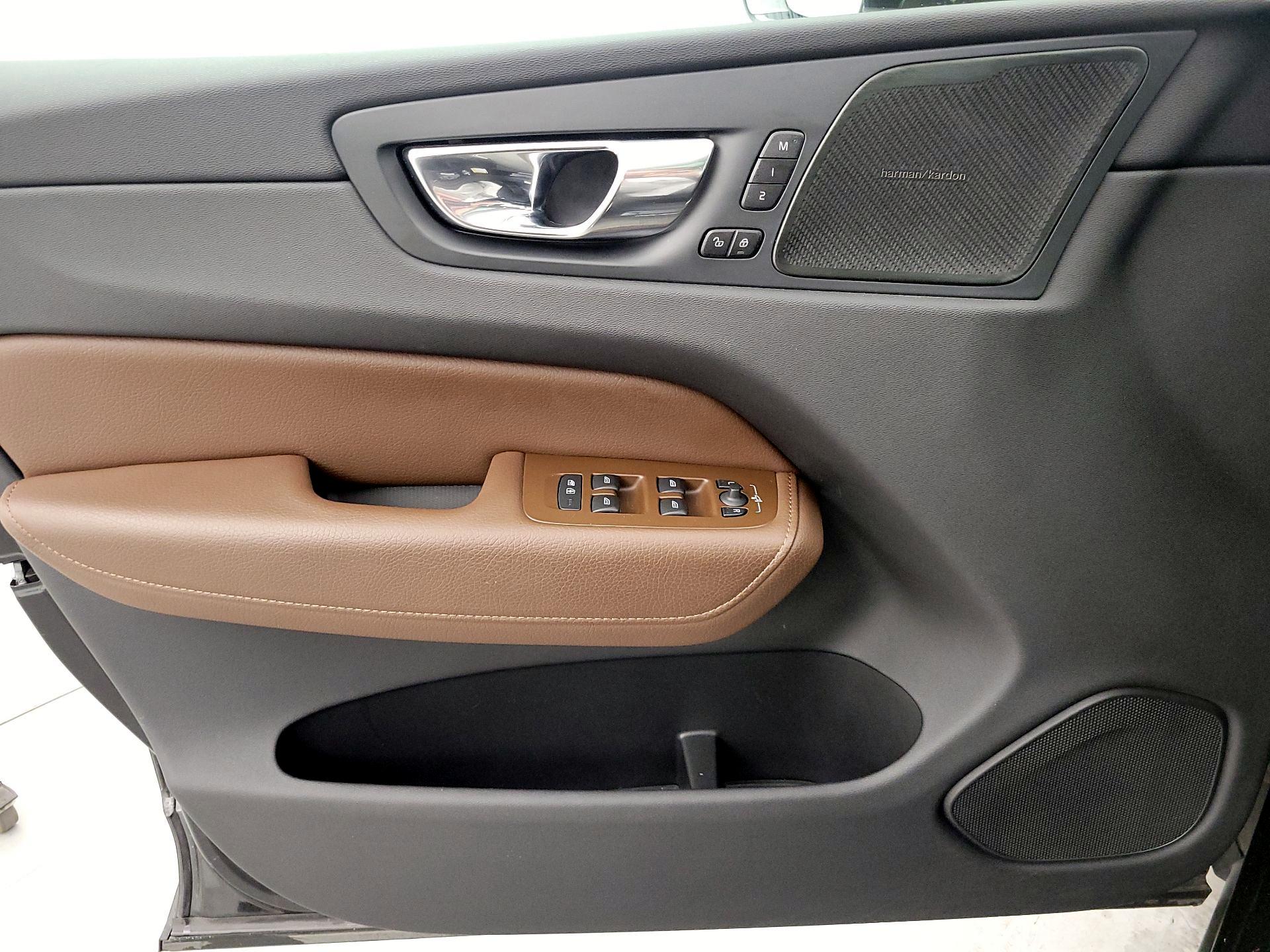 Thumbnail: 2020 Volvo XC60 - 12