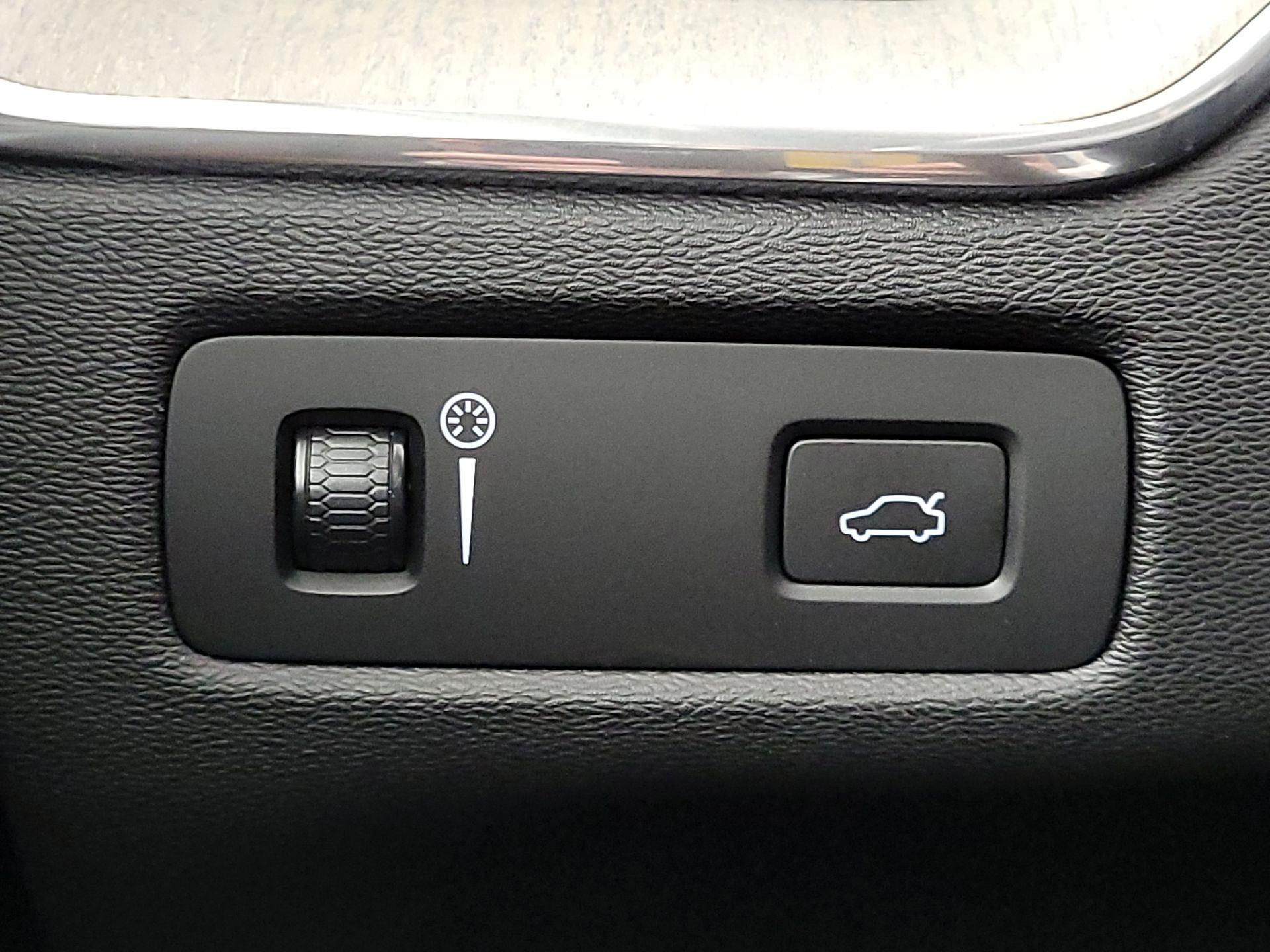 Thumbnail: 2020 Volvo XC60 - 13