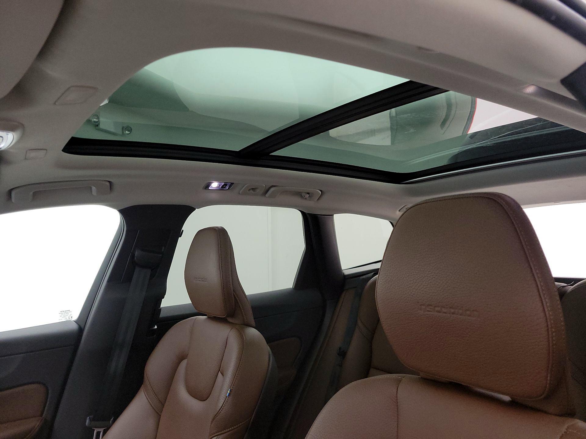 Thumbnail: 2020 Volvo XC60 - 20