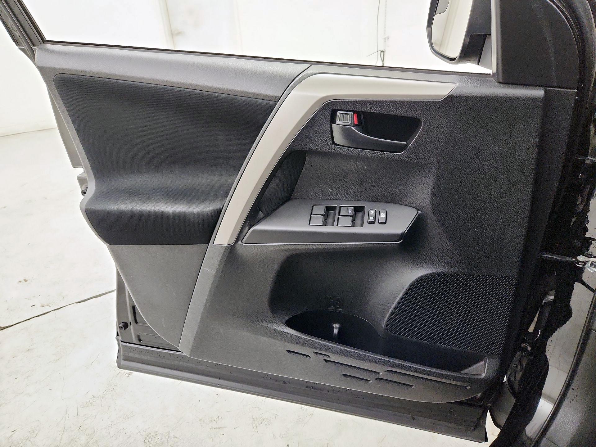 Thumbnail: 2017 Toyota RAV4 - 12