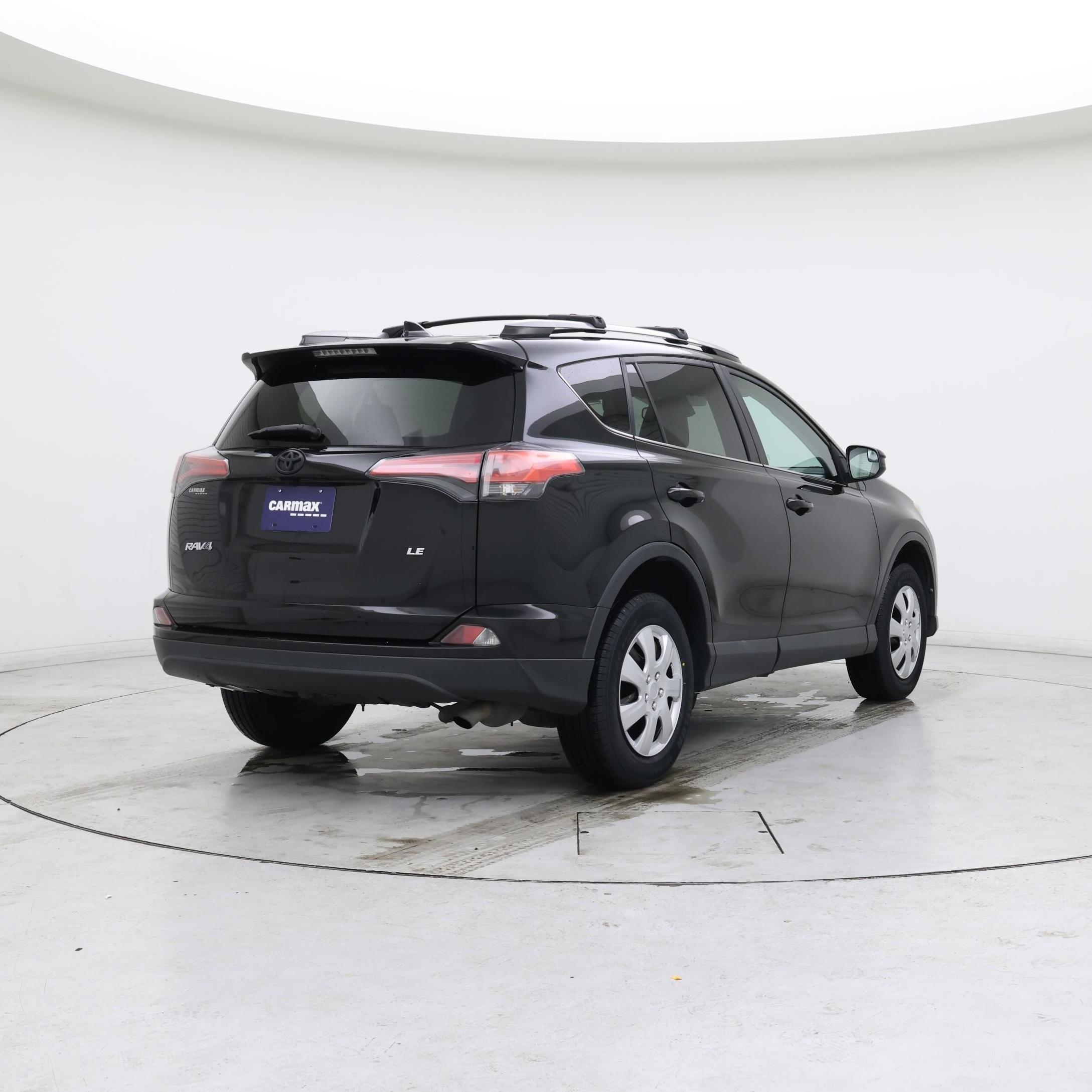 Thumbnail: 2017 Toyota RAV4 - 8