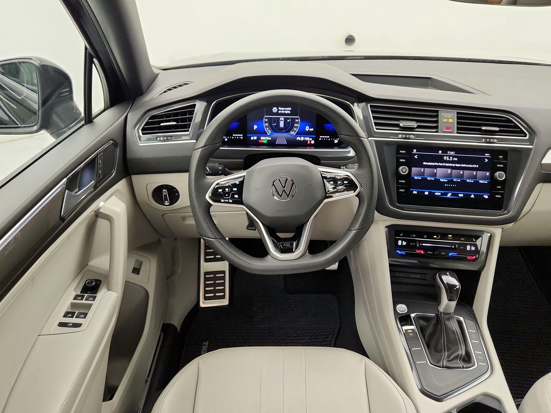 Thumbnail: 2022 Volkswagen Tiguan - 10