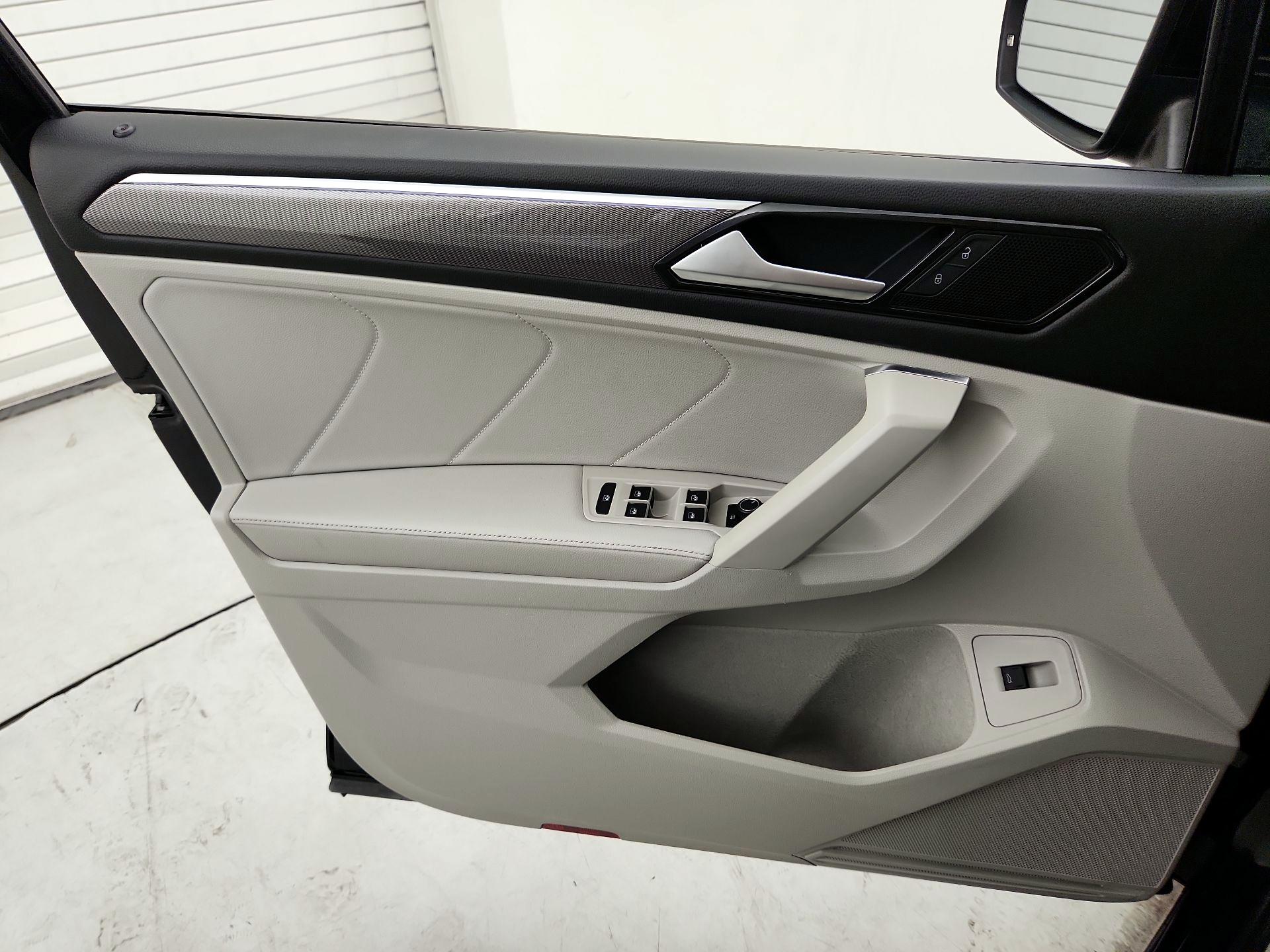 Thumbnail: 2022 Volkswagen Tiguan - 12