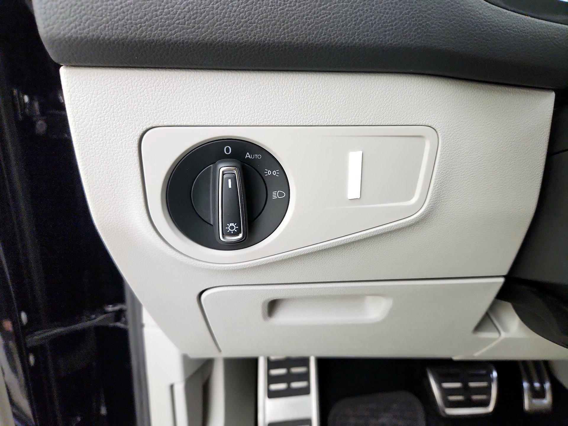 Thumbnail: 2022 Volkswagen Tiguan - 13