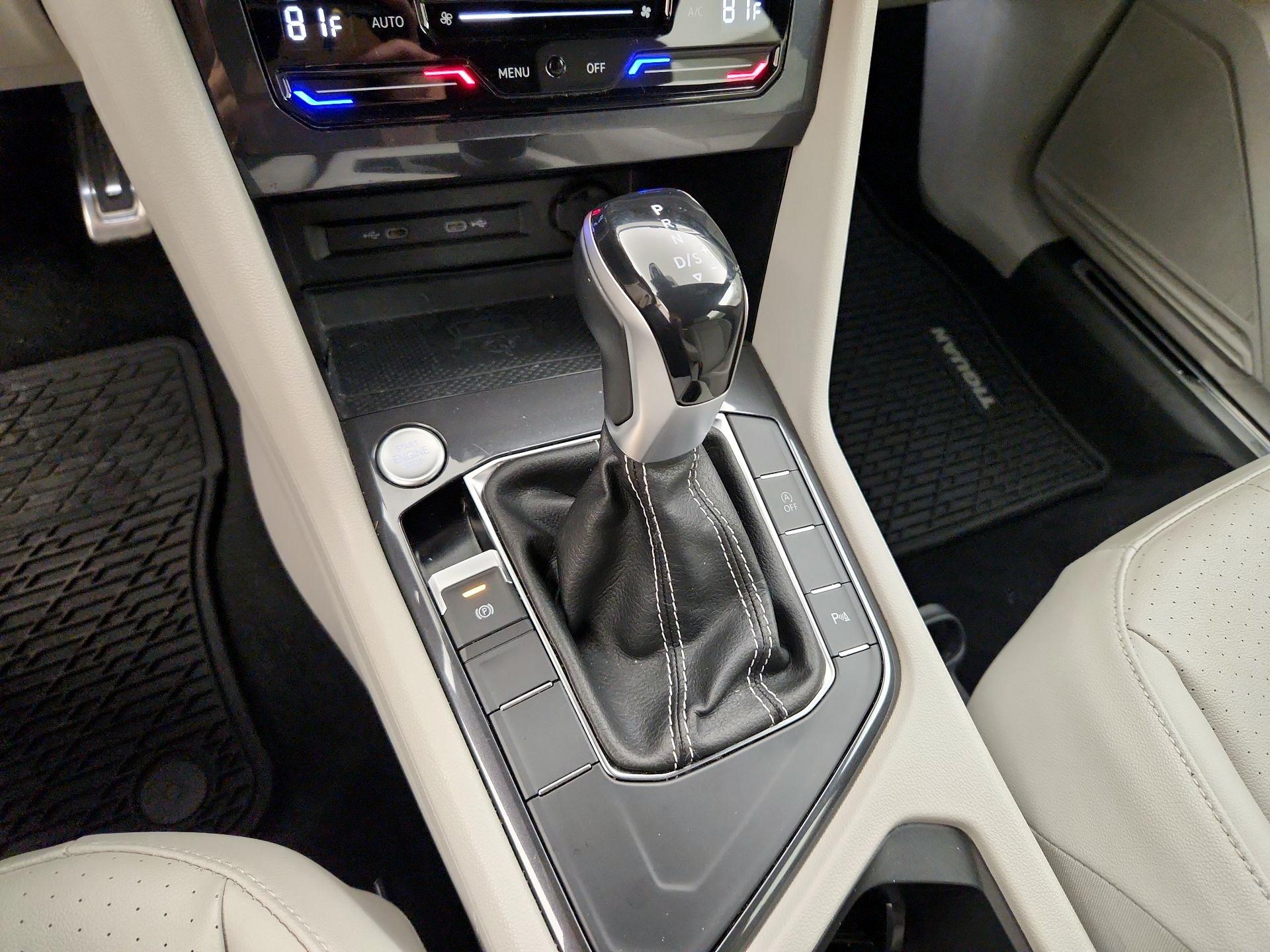 Thumbnail: 2022 Volkswagen Tiguan - 17