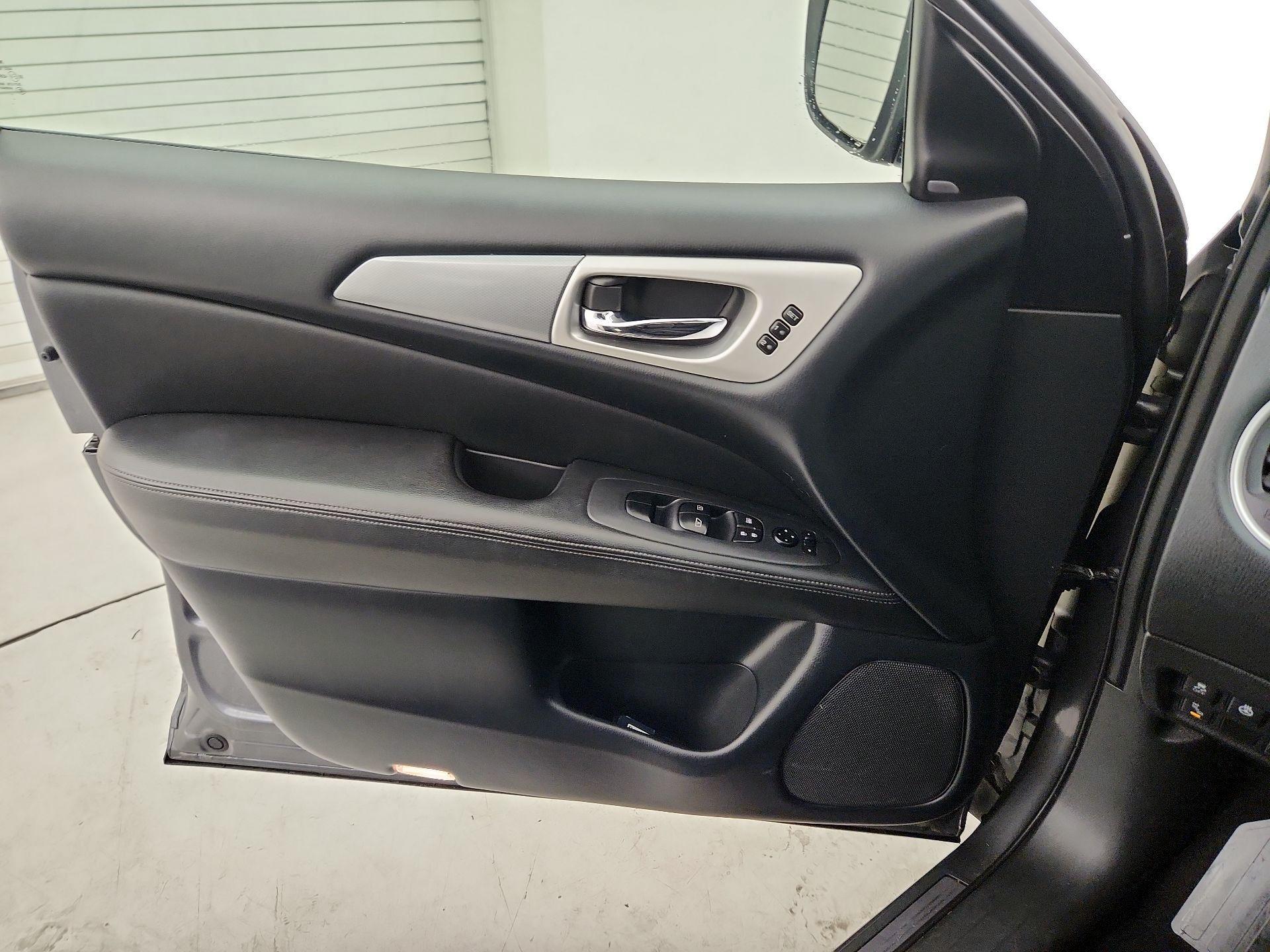 Thumbnail: 2019 Nissan Pathfinder - 12