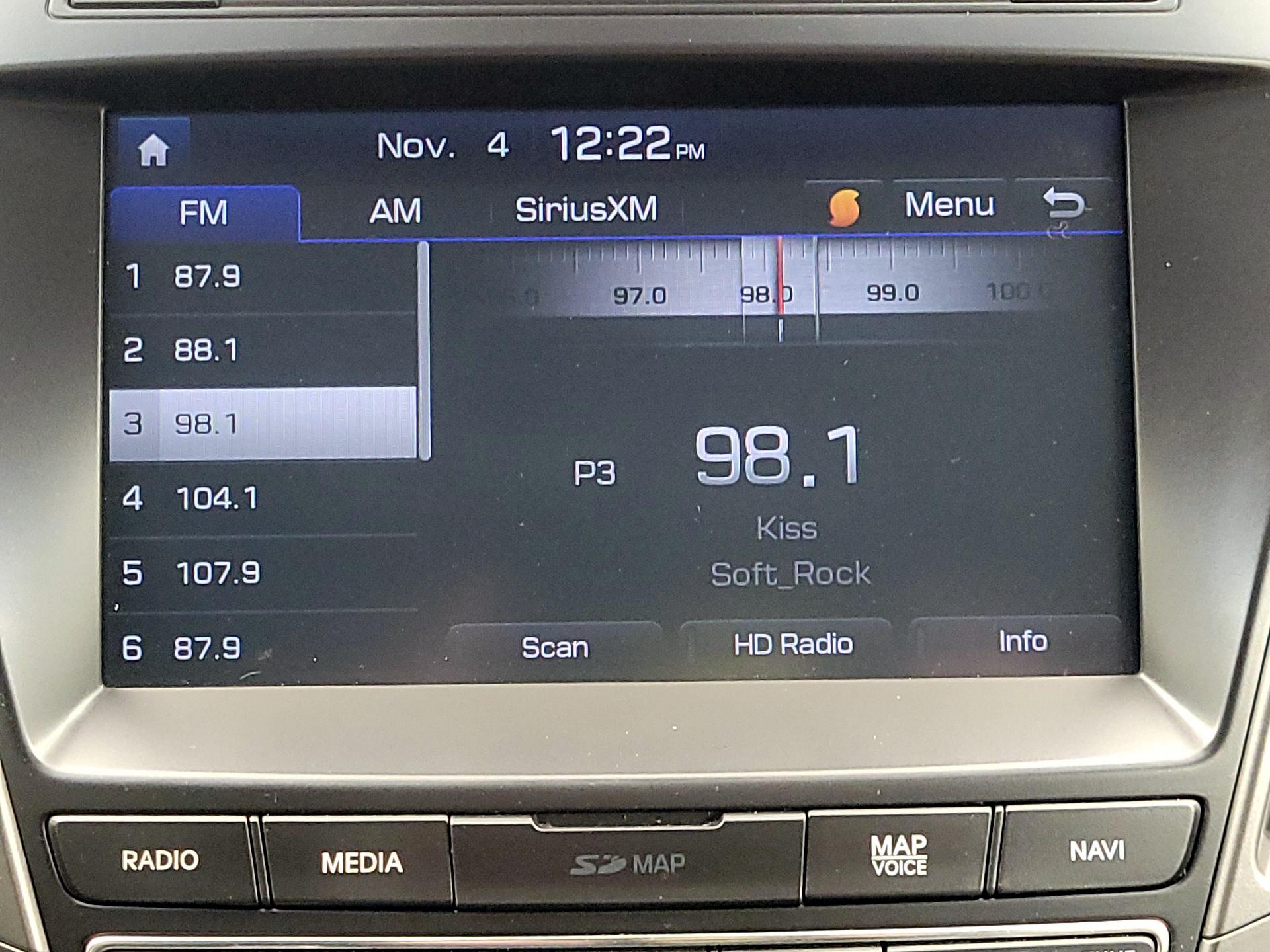 Thumbnail: 2018 Hyundai Santa Fe - 16