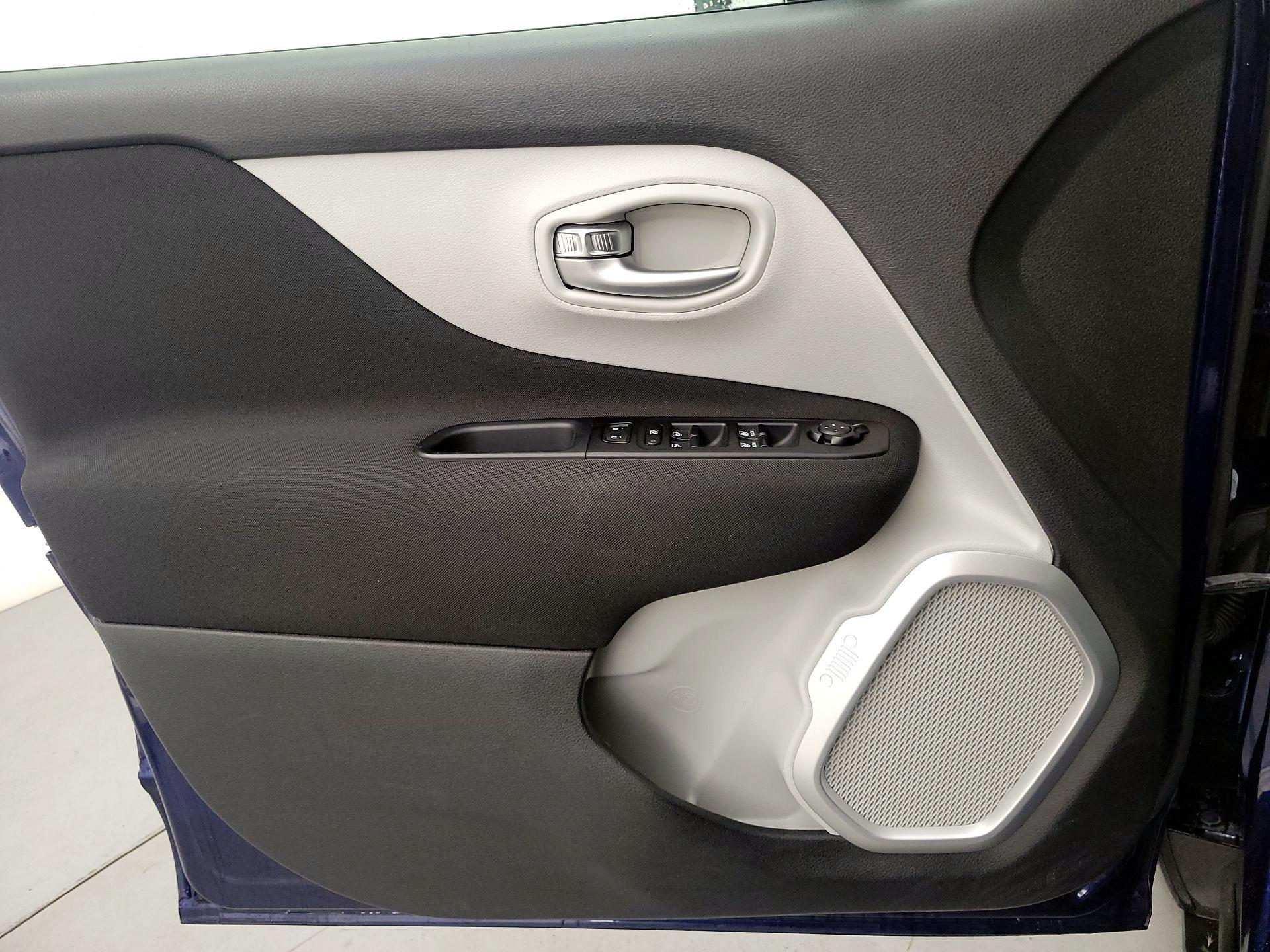 Thumbnail: 2021 Jeep Renegade - 12