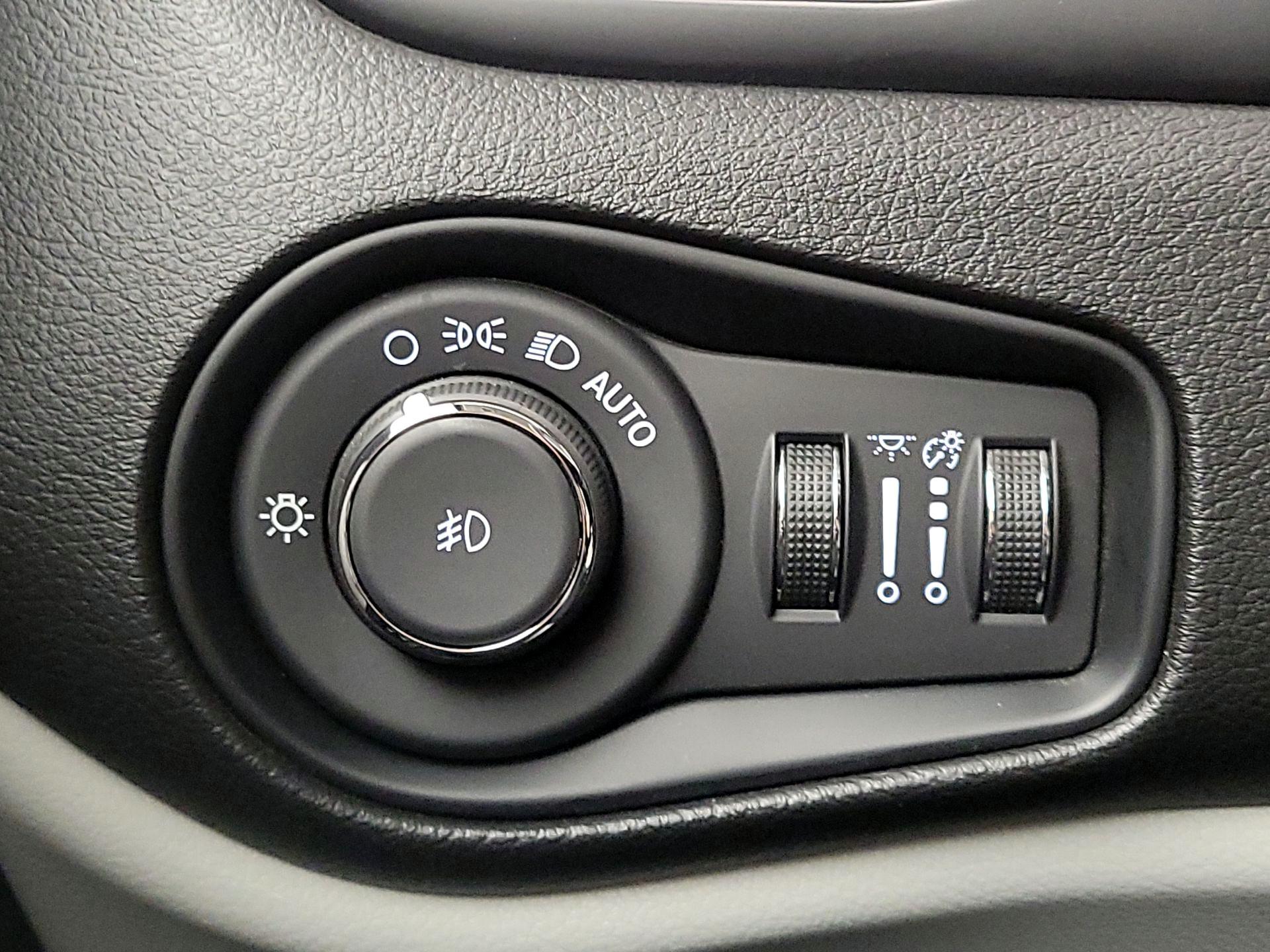 Thumbnail: 2021 Jeep Renegade - 13