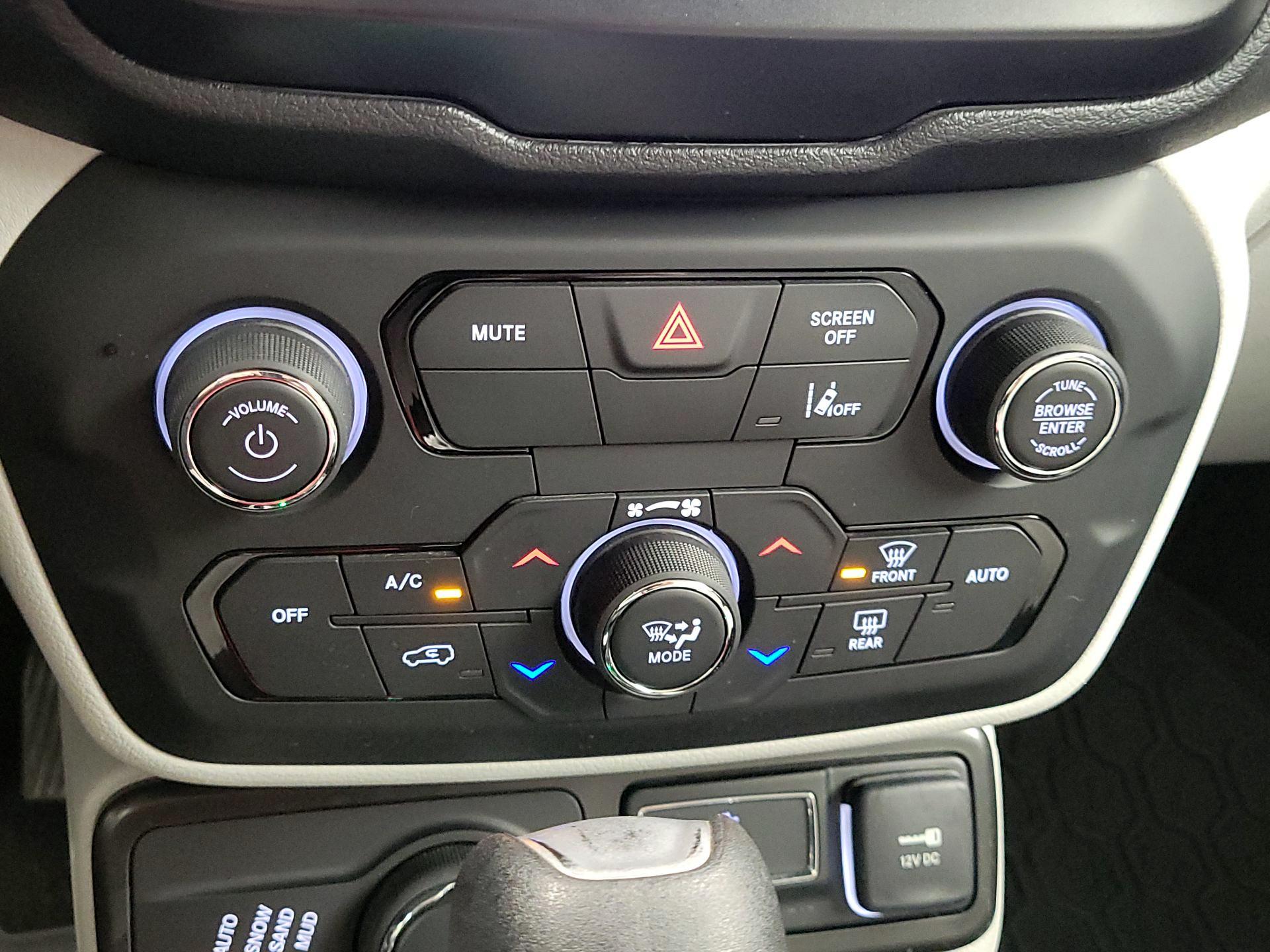 Thumbnail: 2021 Jeep Renegade - 16