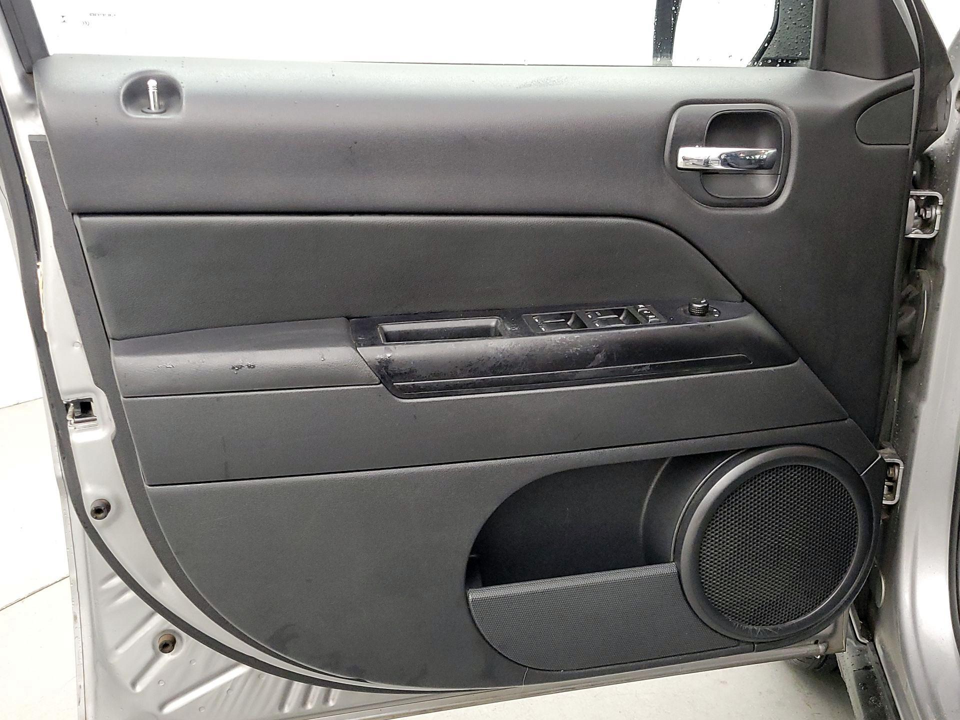 Thumbnail: 2016 Jeep Patriot - 12