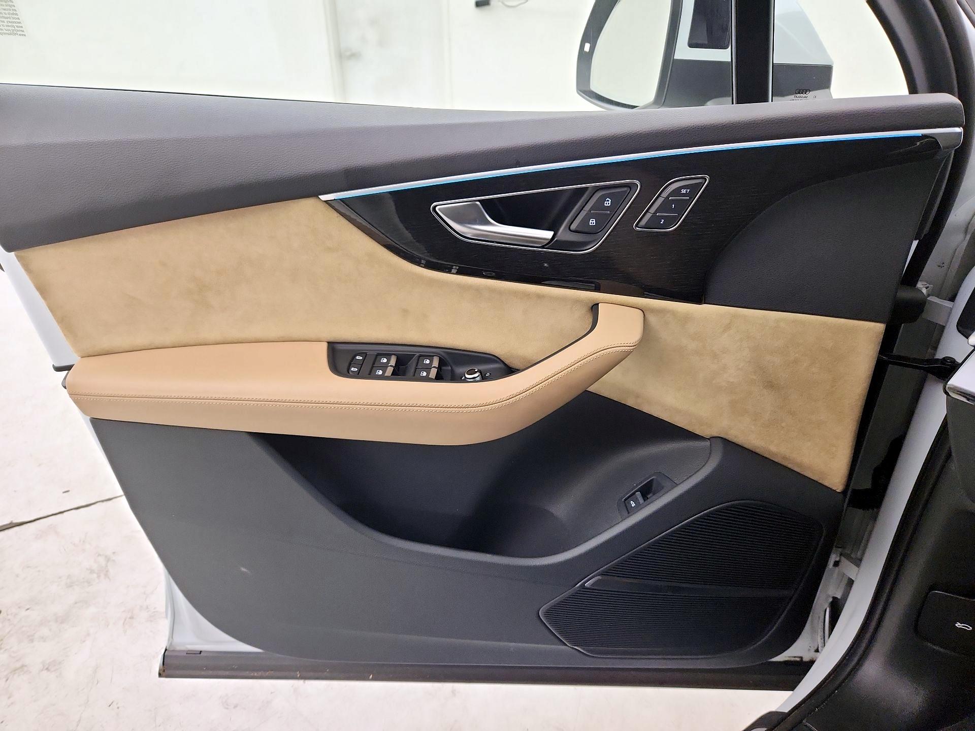 Thumbnail: 2021 Audi Q7 - 12