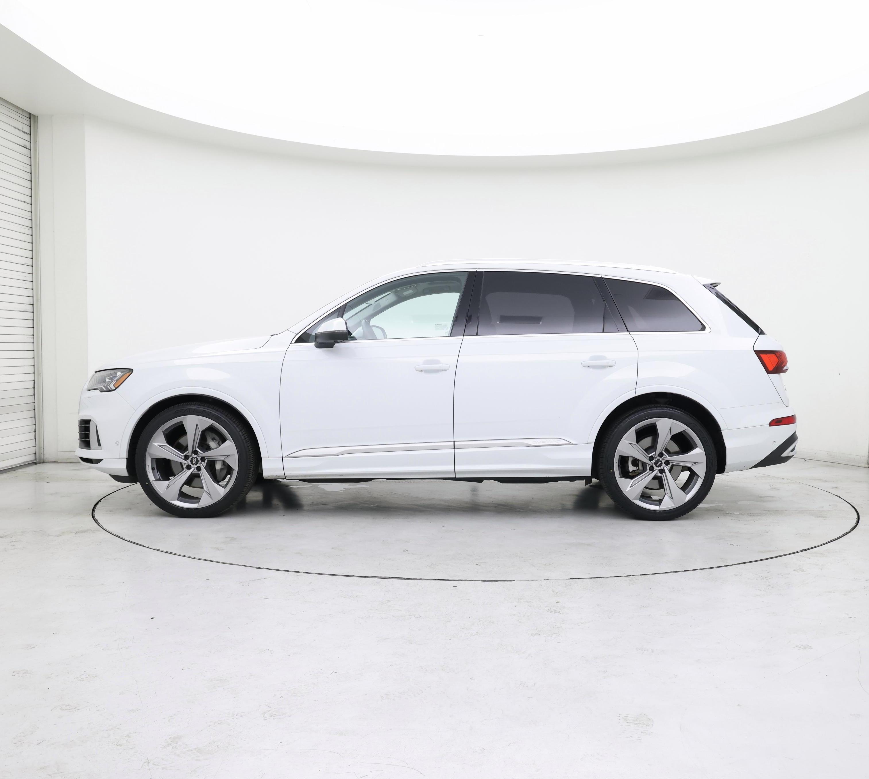 Thumbnail: 2021 Audi Q7 - 3