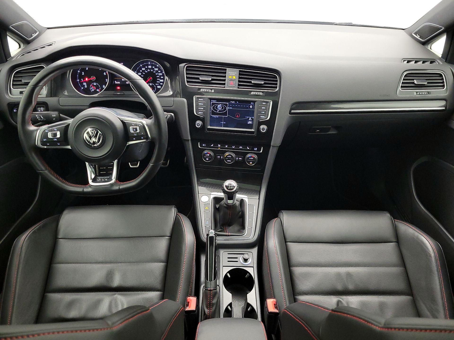 Thumbnail: 2016 Volkswagen Golf - 9