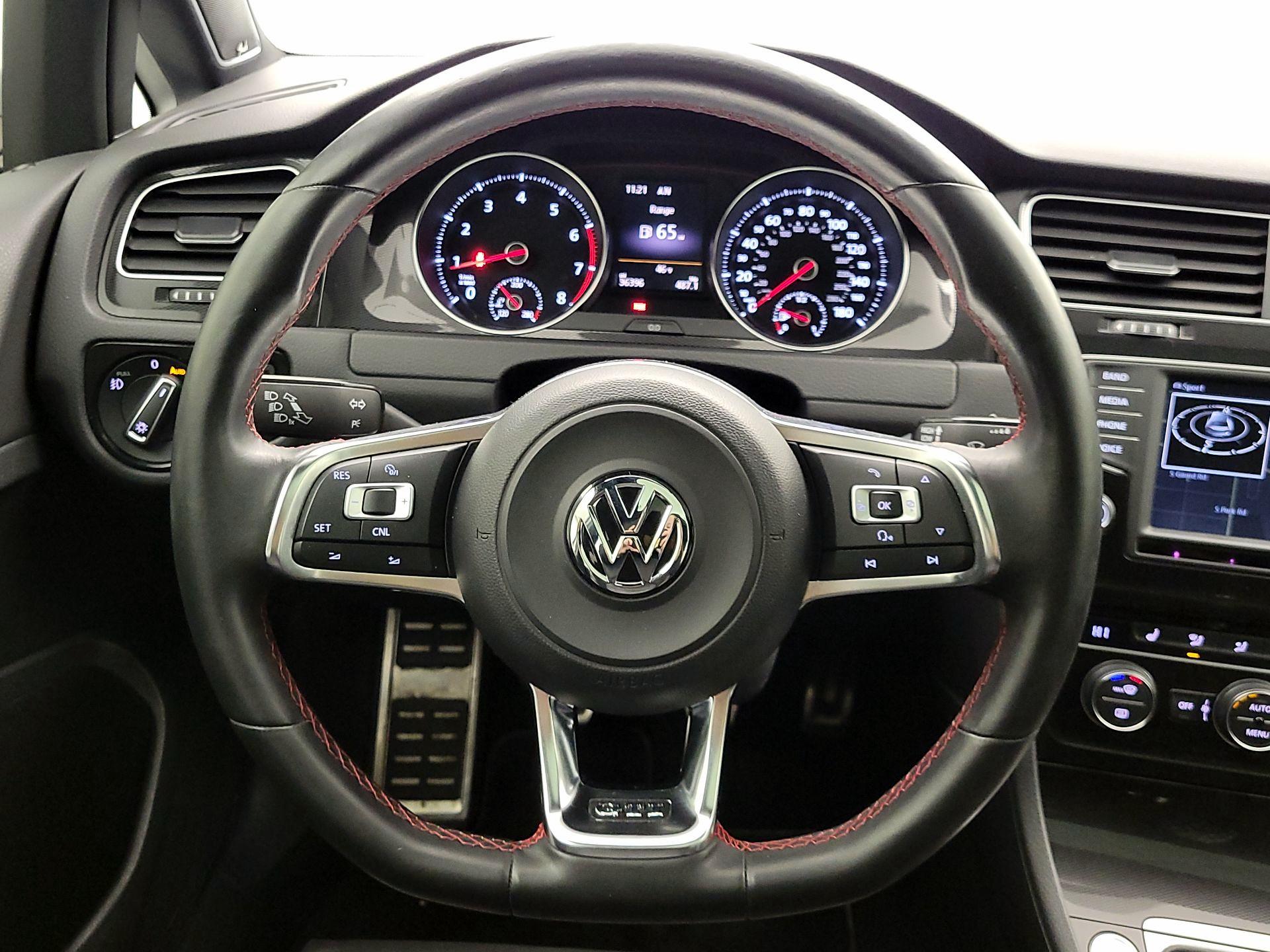 Thumbnail: 2016 Volkswagen Golf - 10