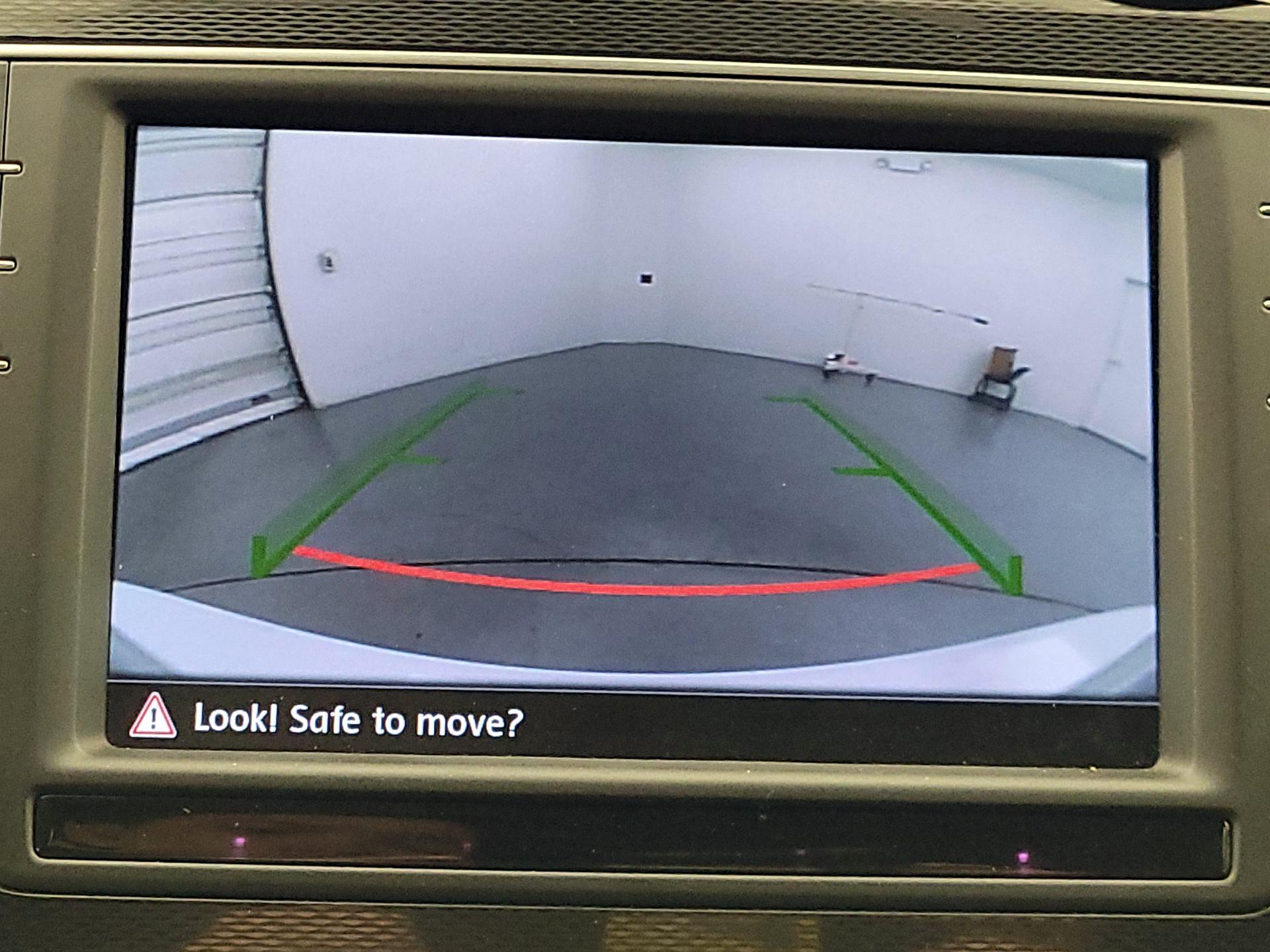 Thumbnail: 2016 Volkswagen Golf - 15