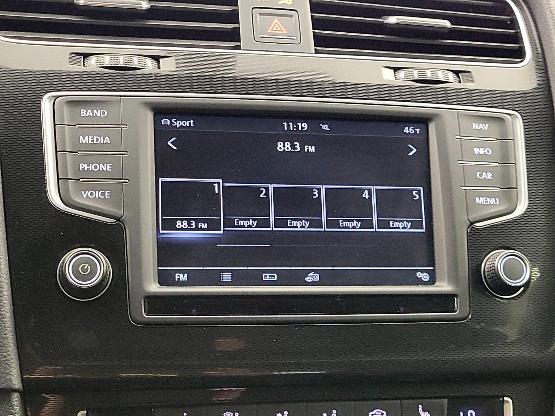 Thumbnail: 2016 Volkswagen Golf - 16