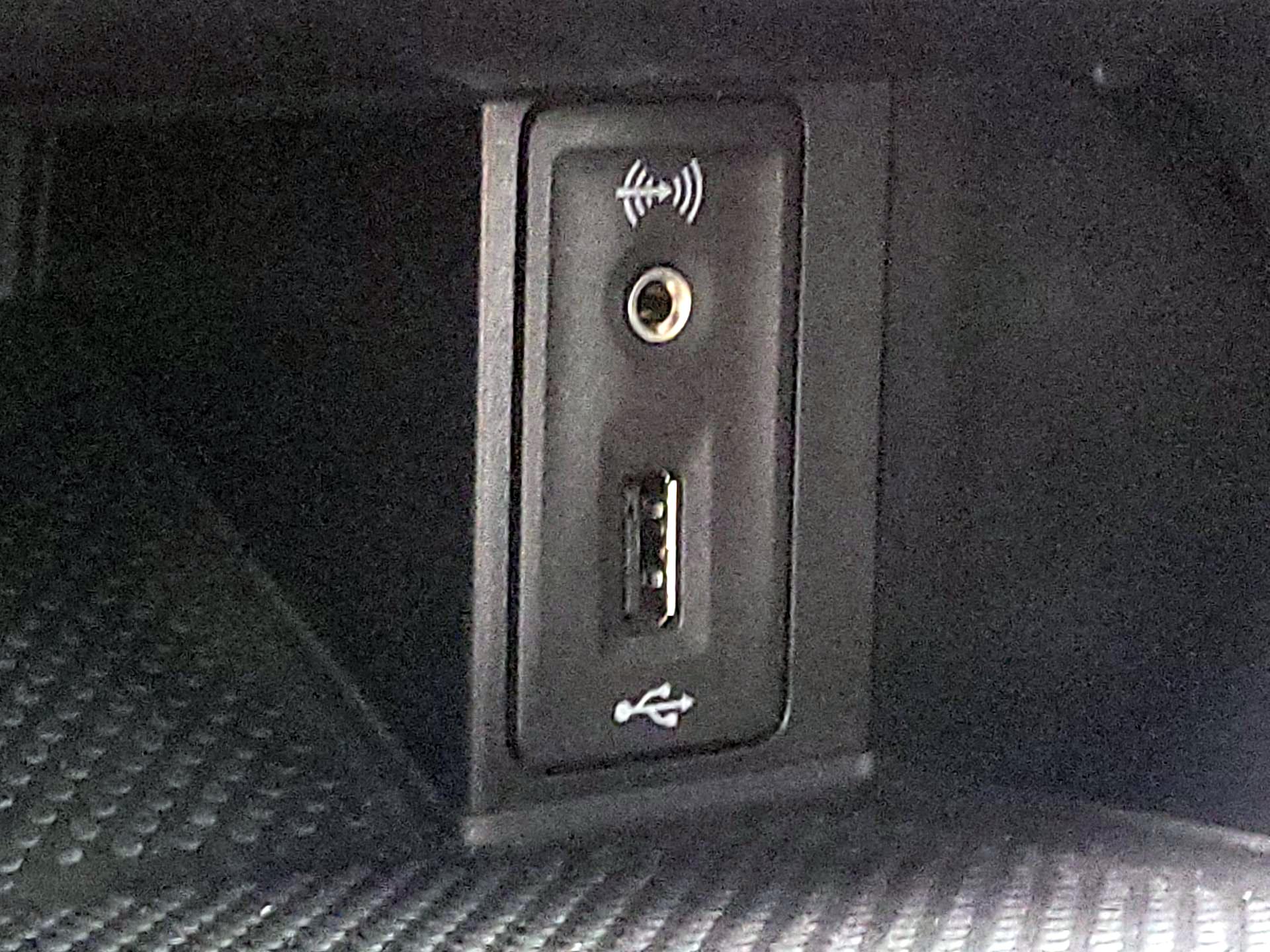 Thumbnail: 2016 Volkswagen Golf - 19