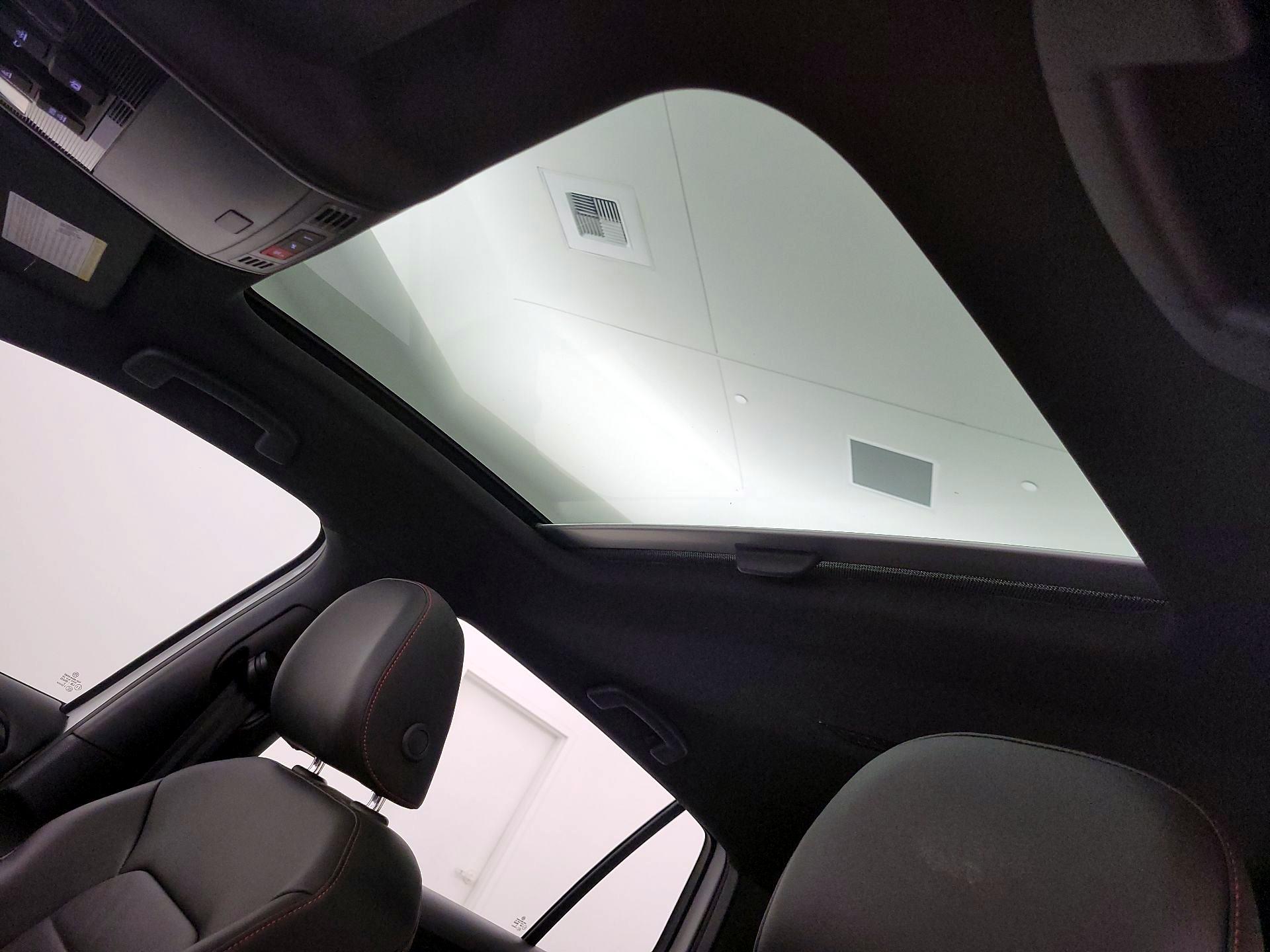 Thumbnail: 2016 Volkswagen Golf - 20