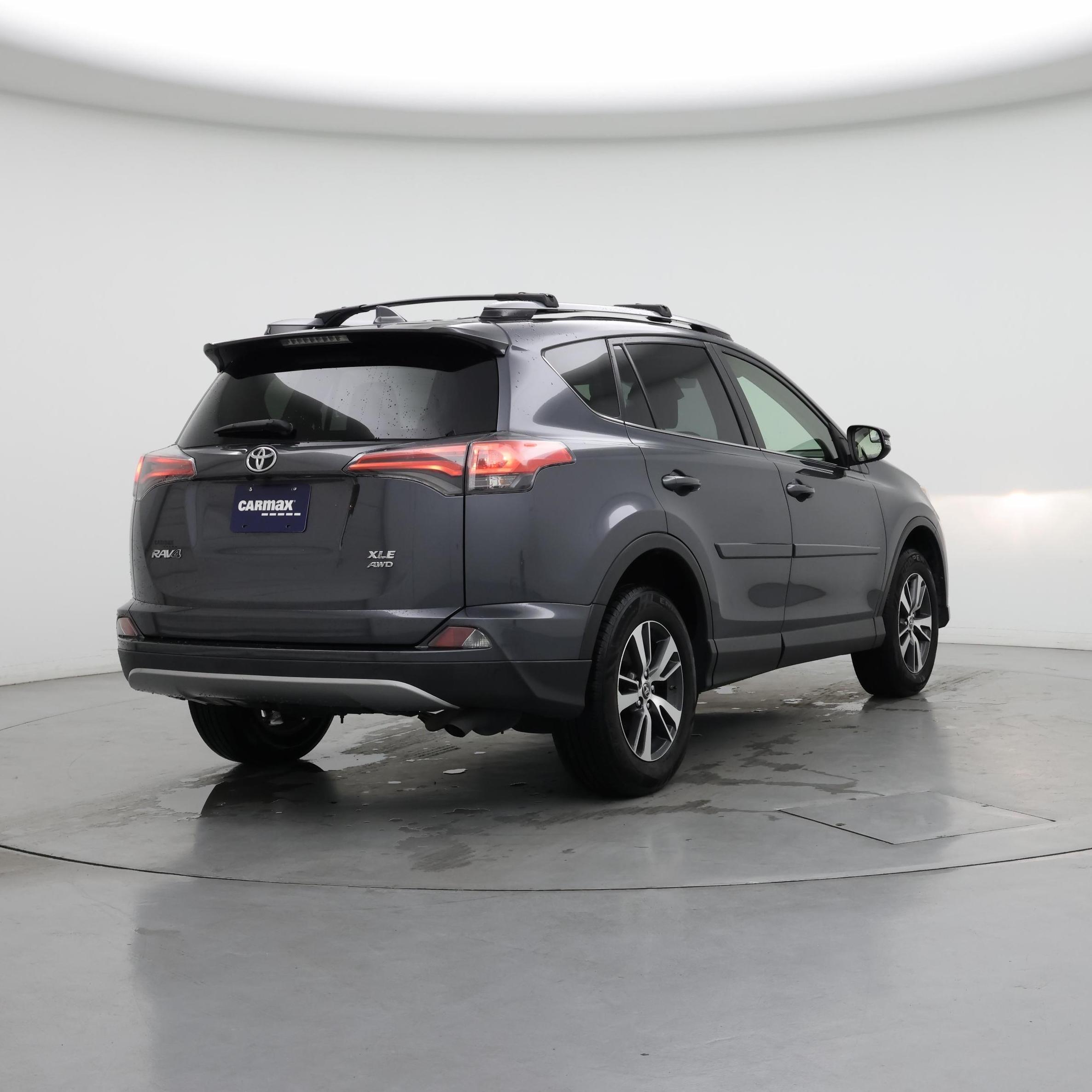 Thumbnail: 2017 Toyota RAV4 - 8