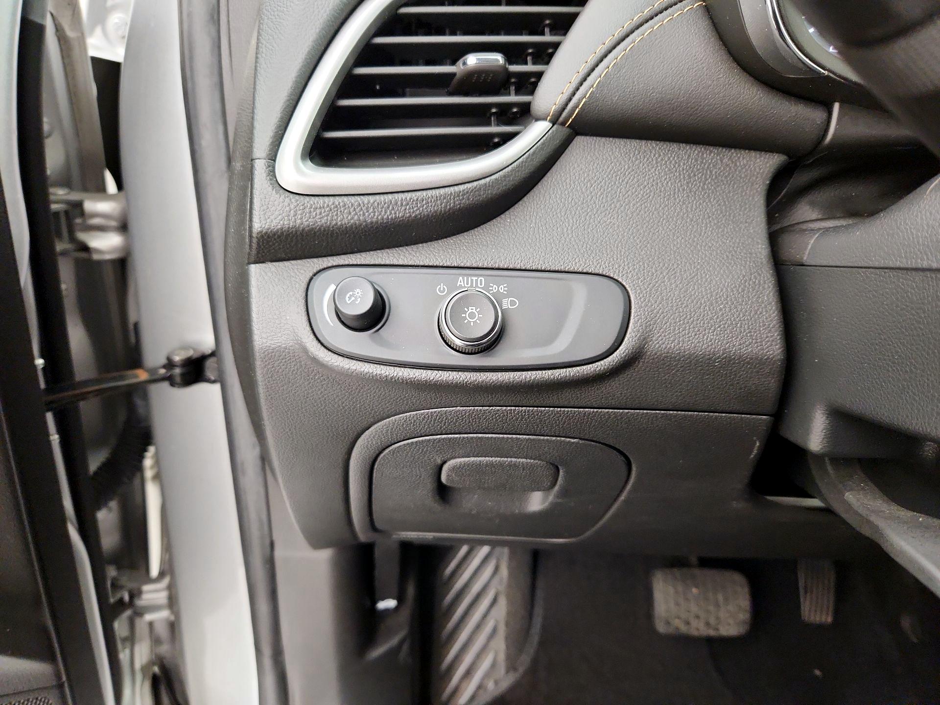 Thumbnail: 2017 Chevrolet Trax - 13