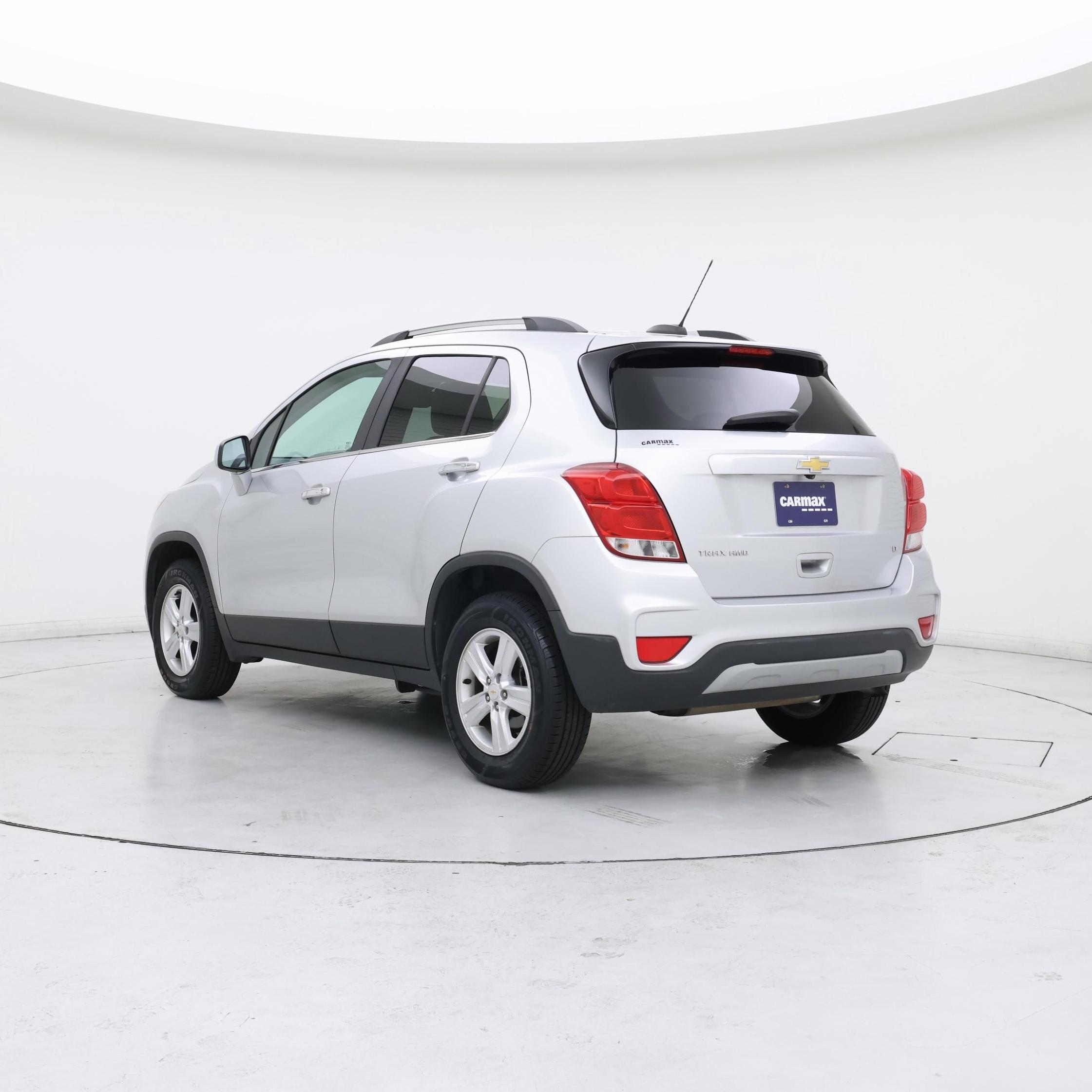 Thumbnail: 2017 Chevrolet Trax - 2