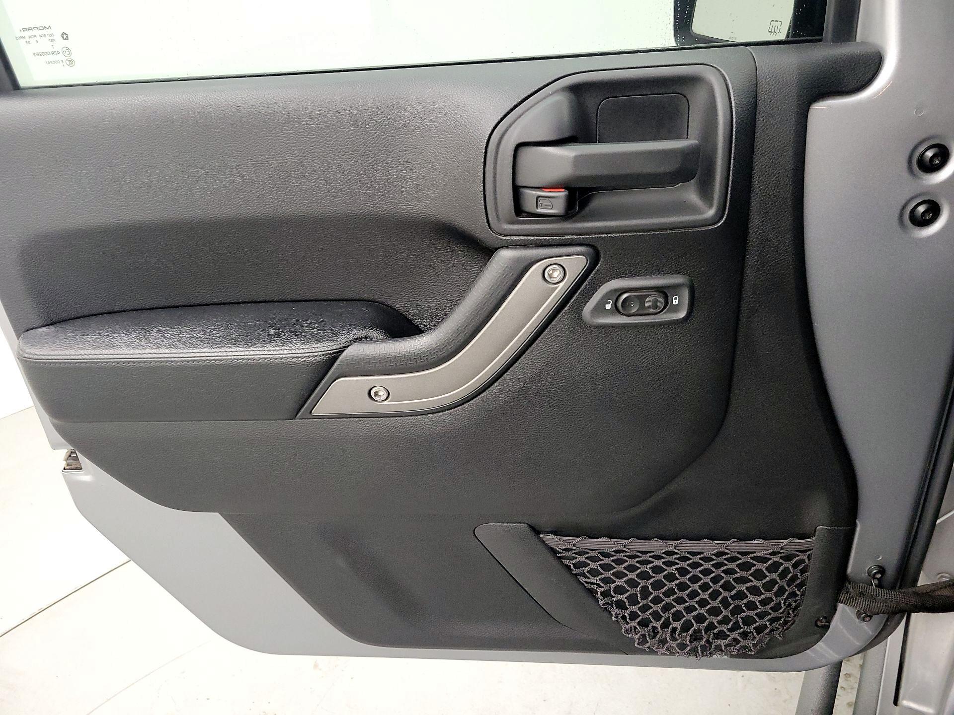 Thumbnail: 2016 Jeep Wrangler - 12