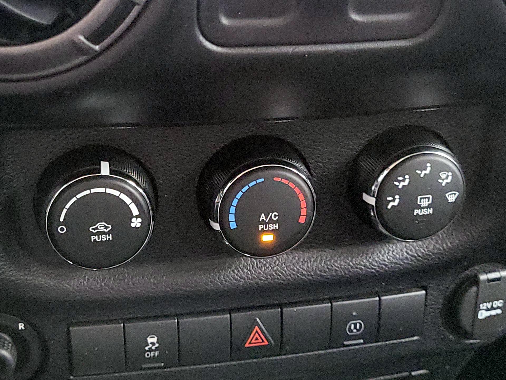 Thumbnail: 2016 Jeep Wrangler - 16