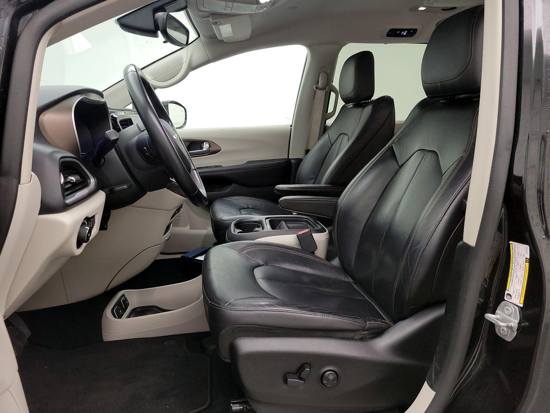 Thumbnail: 2018 Chrysler Pacifica - 11