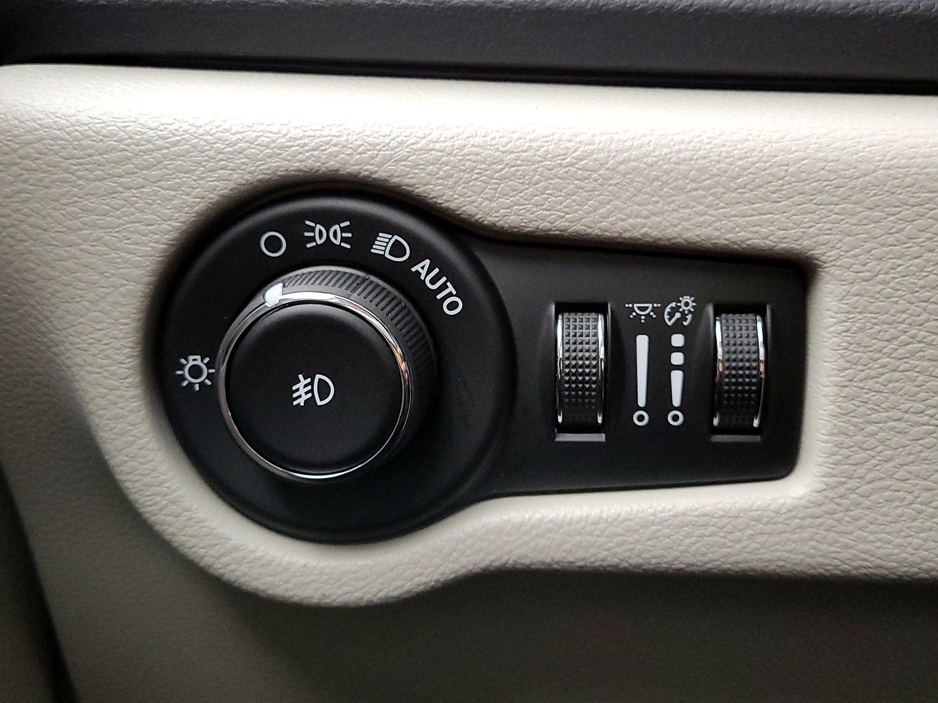 Thumbnail: 2018 Chrysler Pacifica - 13