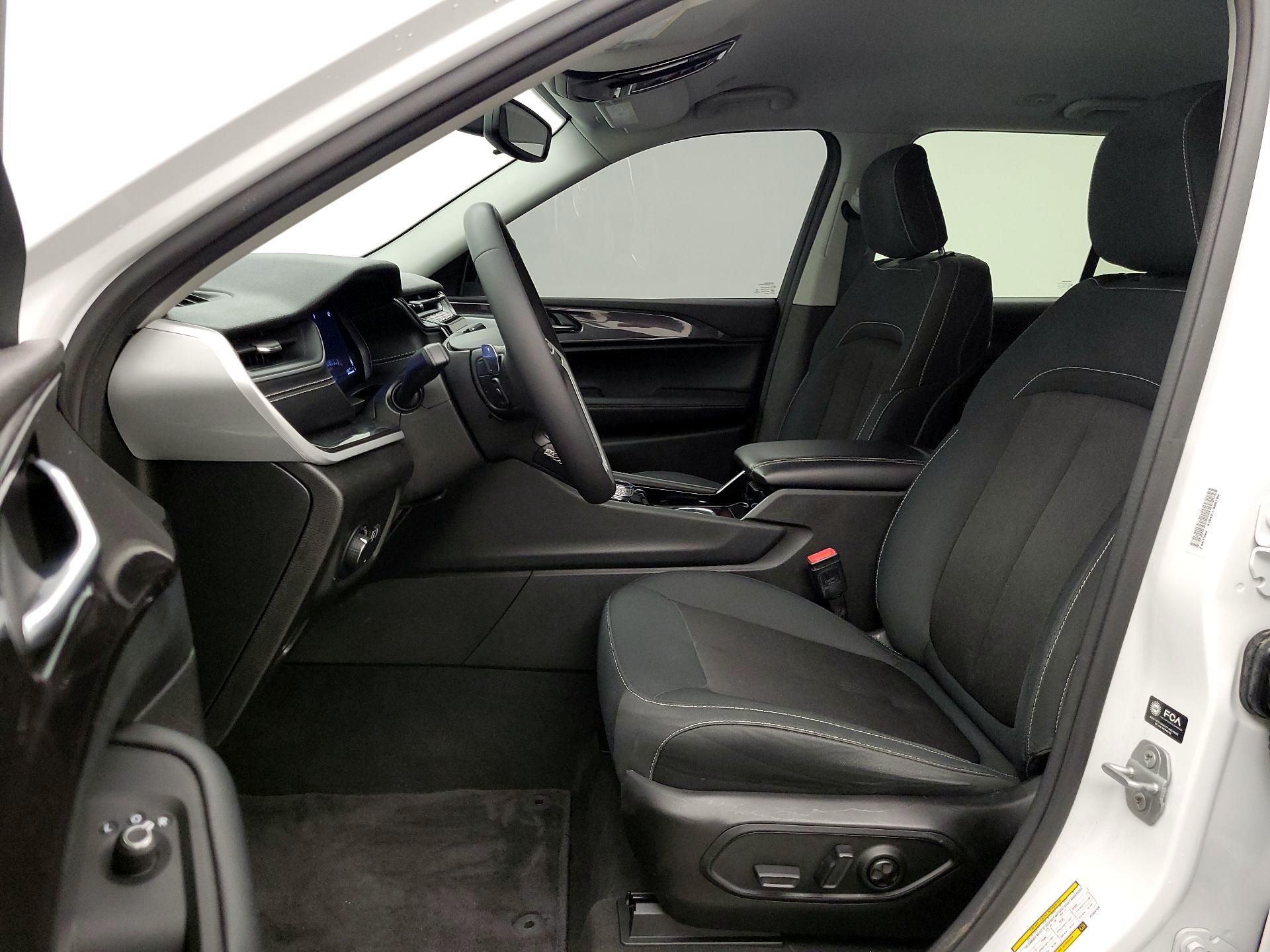 Thumbnail: 2023 Jeep Grand Cherokee - 11