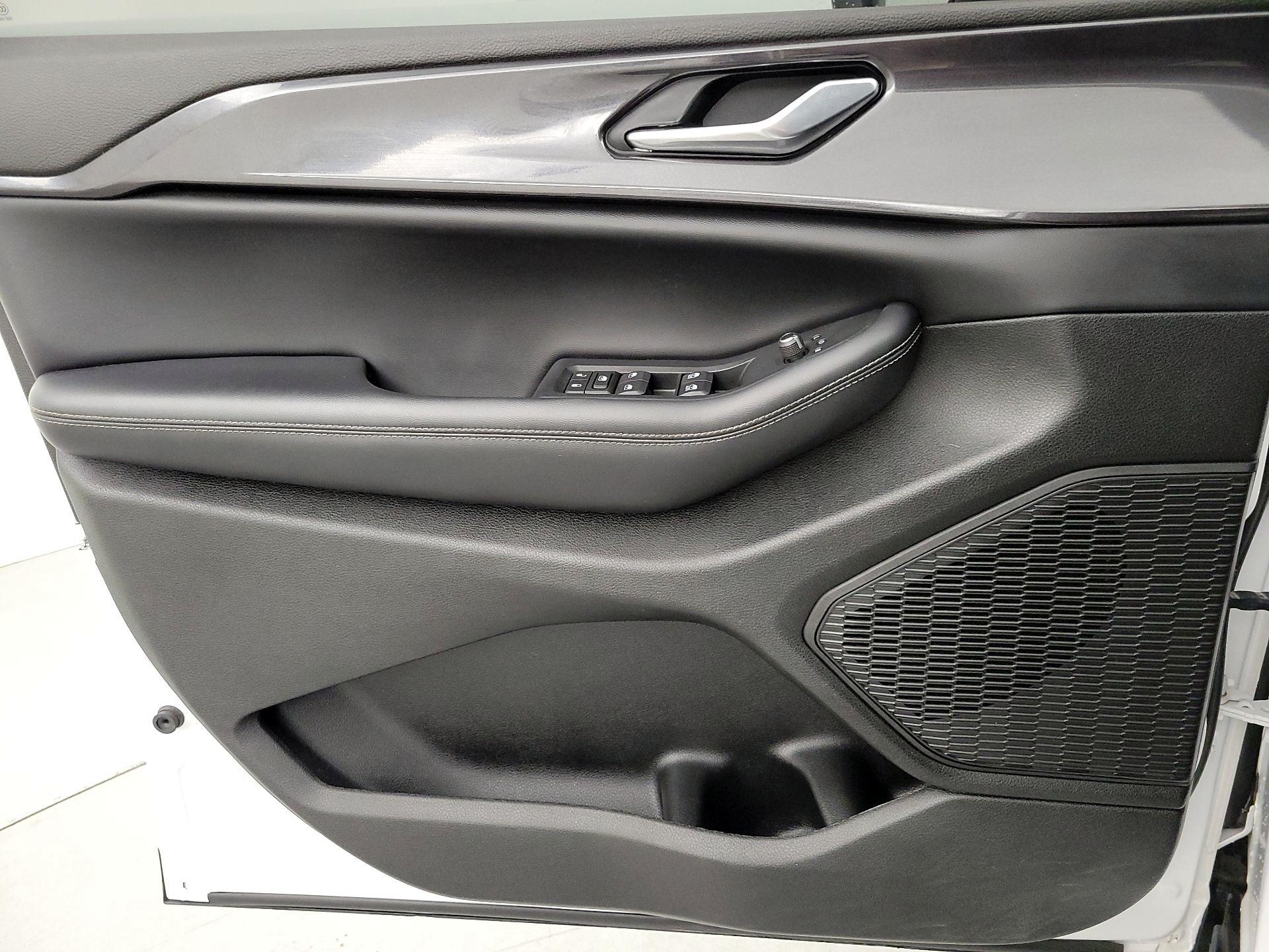 Thumbnail: 2023 Jeep Grand Cherokee - 12