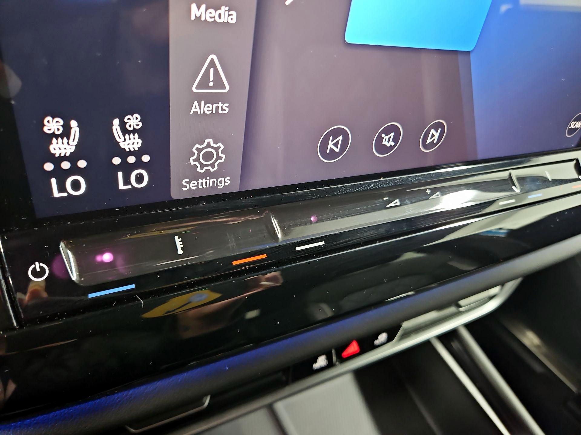 Thumbnail: 2024 Volkswagen Atlas - 16