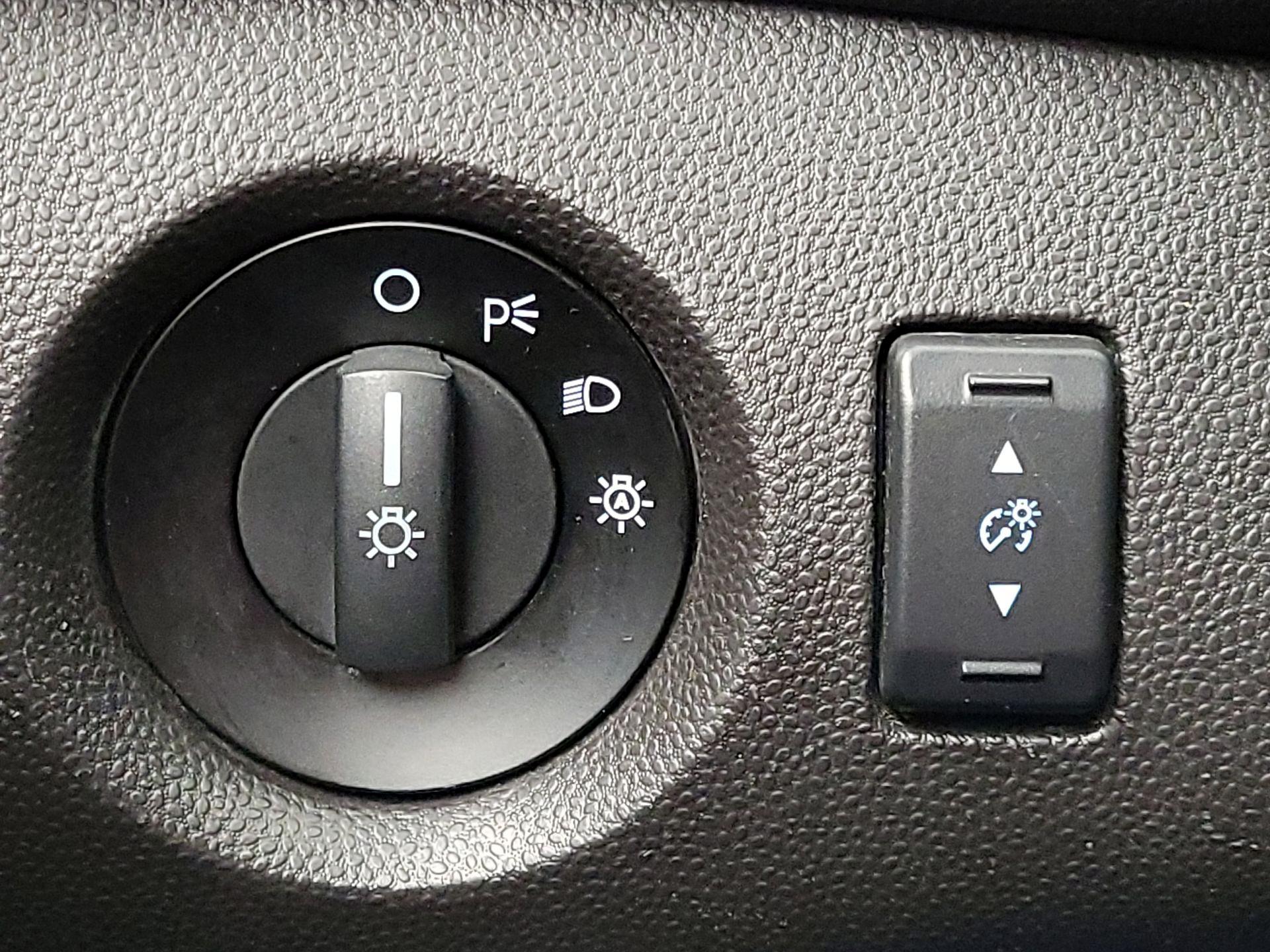 Thumbnail: 2015 Ford Fiesta - 13